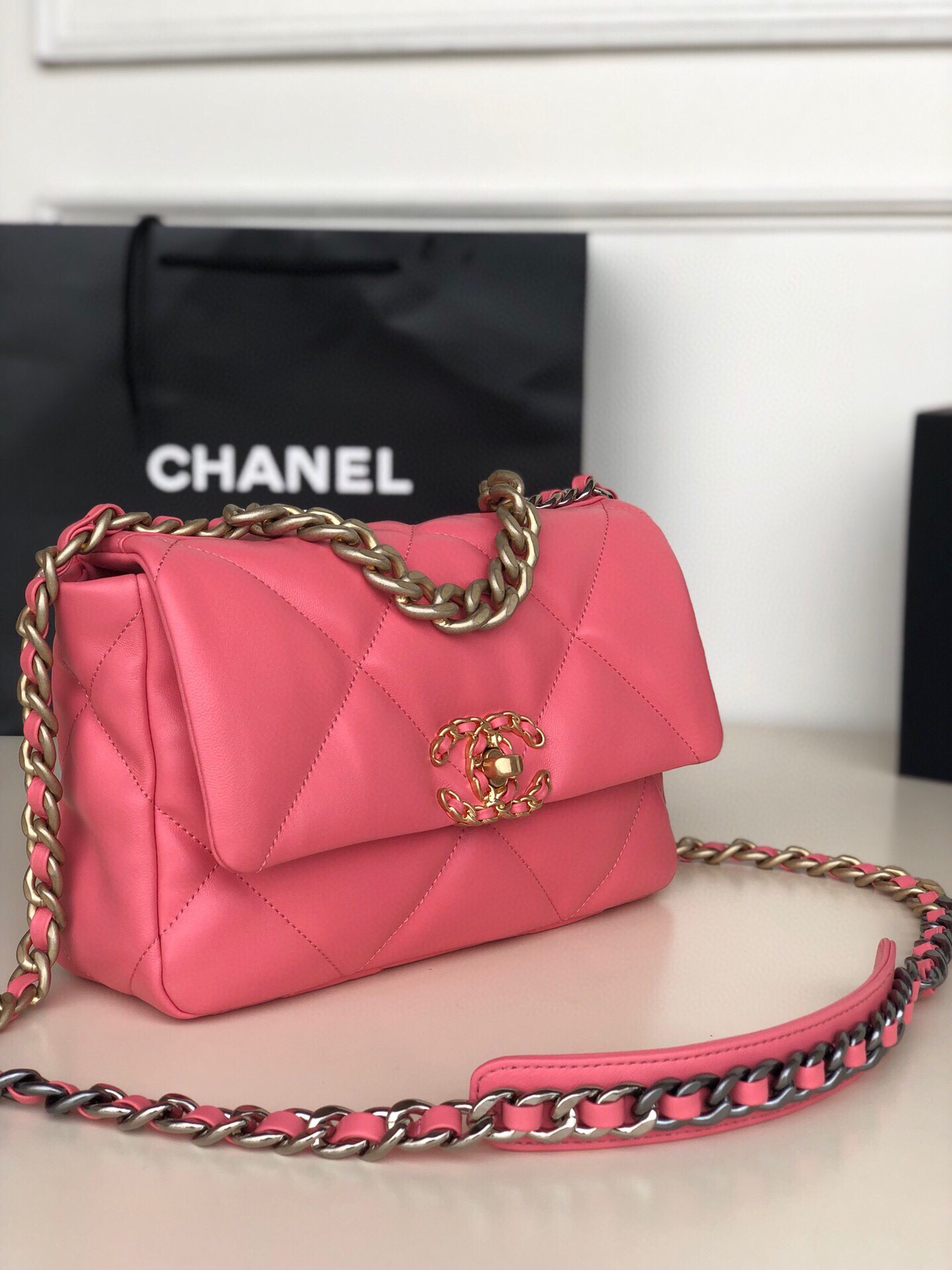 Ch**el 19 HANDBAG Shiny Leather, Gold-Tone, Silver-Tone & Ruthenium-Finish Metal Pink 6.2 × 10.1 × 3.5 in