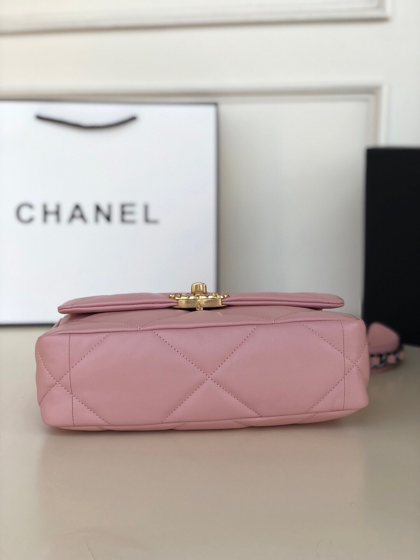 Ch**el 19 HANDBAG Shiny Leather, Gold-Tone, Silver-Tone & Ruthenium-Finish Metal Light Pink 6.2 × 10.1 × 3.5 in