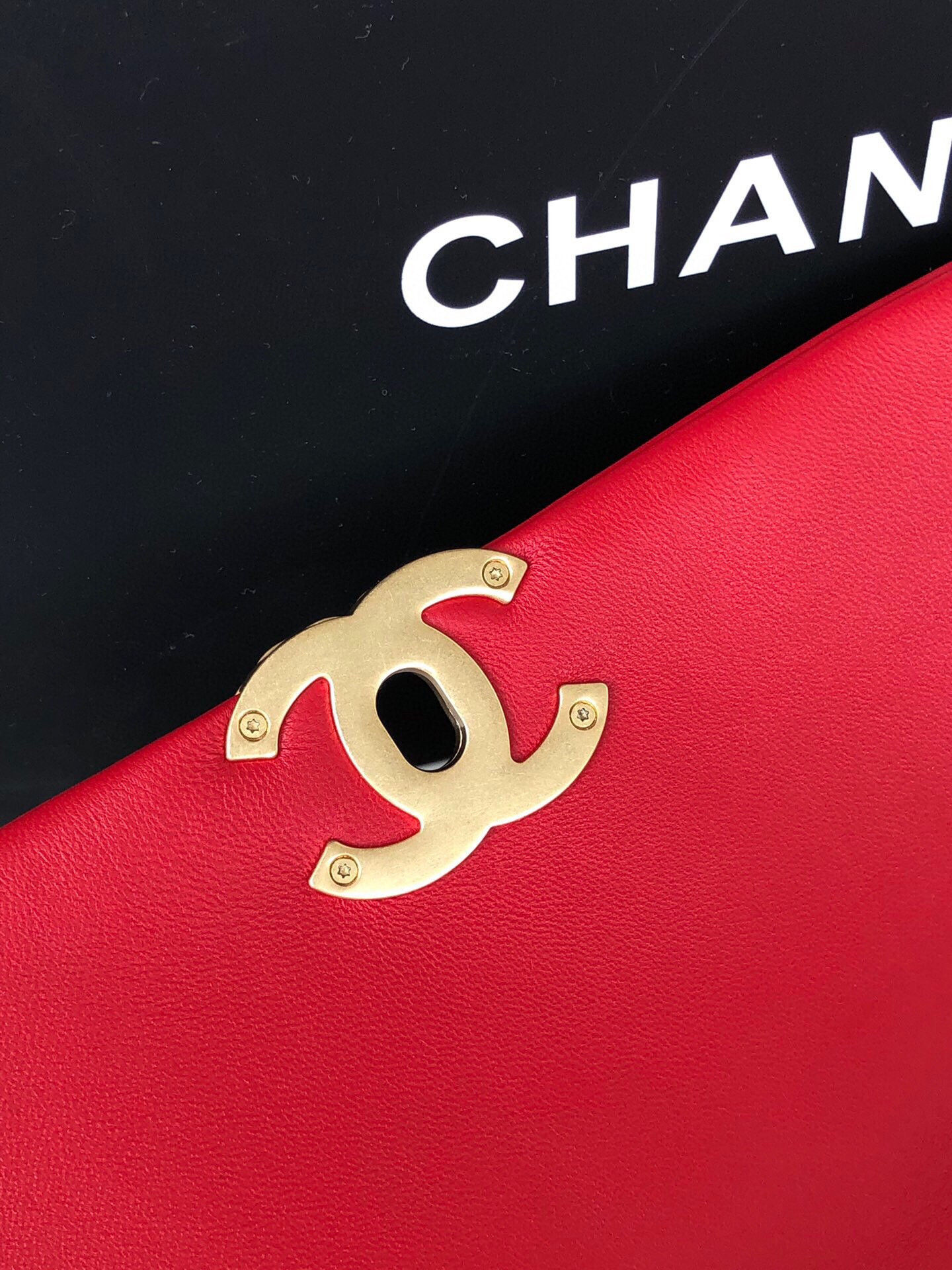 Ch**el 19 LARGE HANDBAG Shiny Leather, Gold-Tone, Silver-Tone & Ruthenium-Finish Metal Red 7.8 × 11.7 × 3.9 in