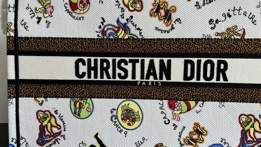 Large D10r BOOK TOTE WHITE MULTICOLOR DRAGON ZODIAC EMBROIDER 16.5 x 14 x 7.5 inches