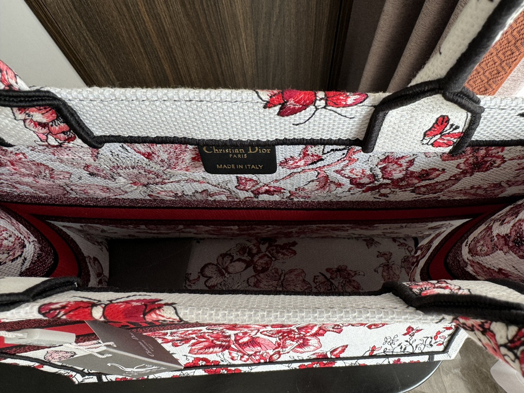 Large D10r BOOK TOTE WHITE AND RED LE CŒUR DES PAPILLONS EMBROIDERY 16.5 x 14 x 7.5 inches