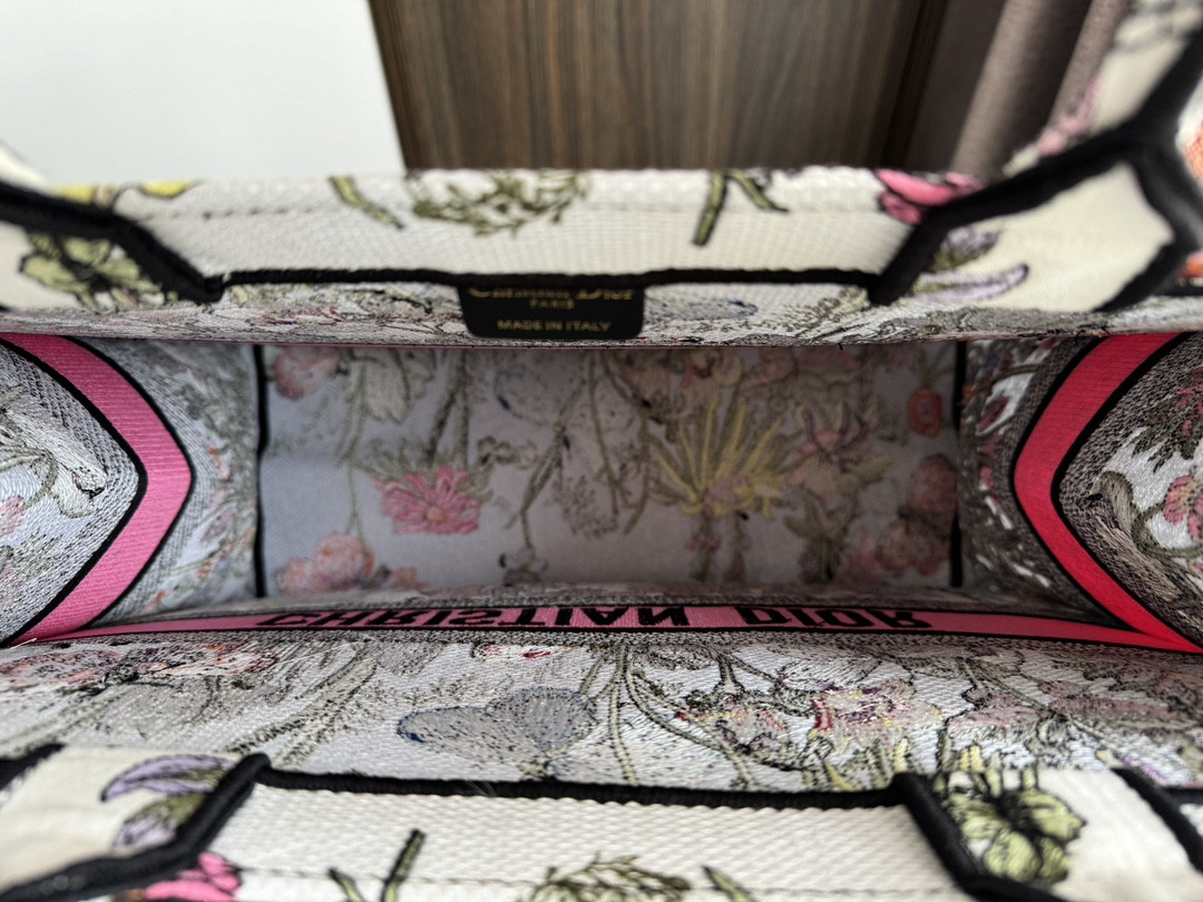 Large D10r BOOK TOTE WHITE MULTICOLOR MEXICO MILLEFIORI EMBROIDERY 16.5 x 14 x 7.5 inches