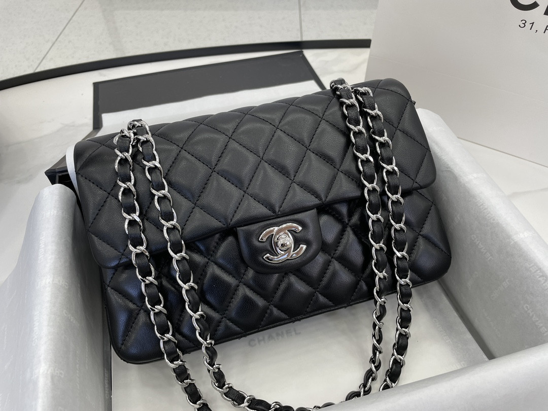 Ch**el SMALL CLASSIC HANDBAG Grained Shiny Calfskin & Silver-Tone Metal Black 5.7 × 9 × 2.3 in