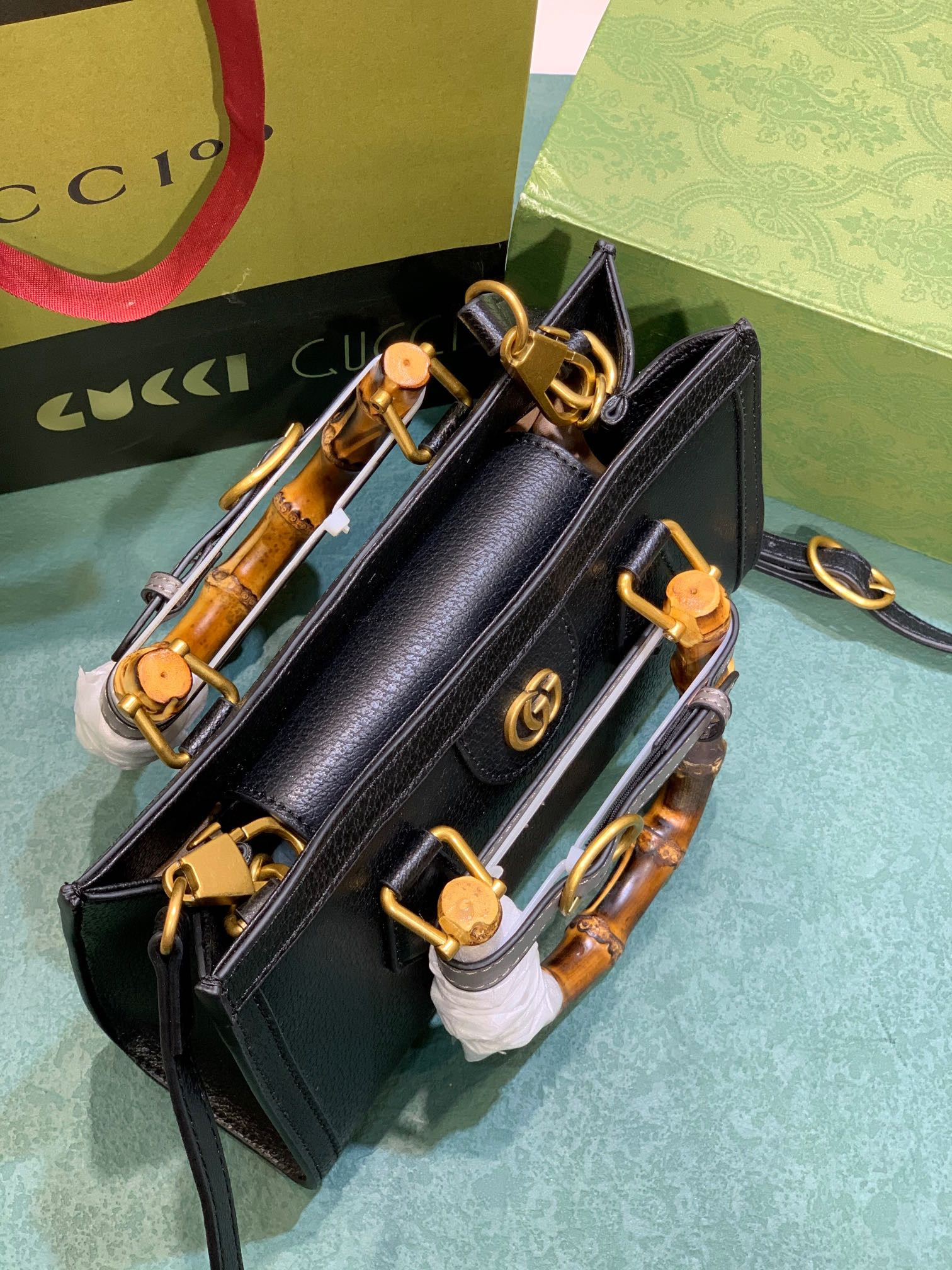 Gvc*1 DIANA SMALL SHOULDER BAG Black 25W x 16H x 9D CM