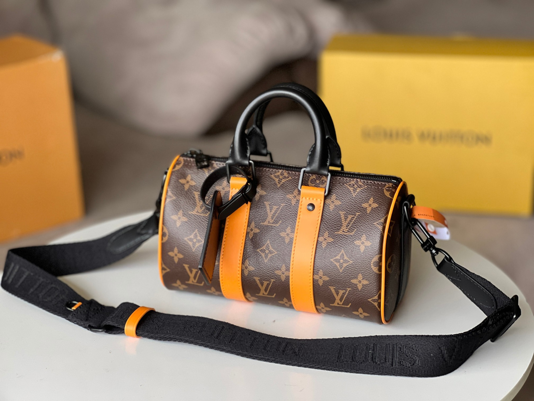 L0vis Vvtt0n Keepall Bandoulière 25 M46687 9.8 x 5.9 x 4.3 inches