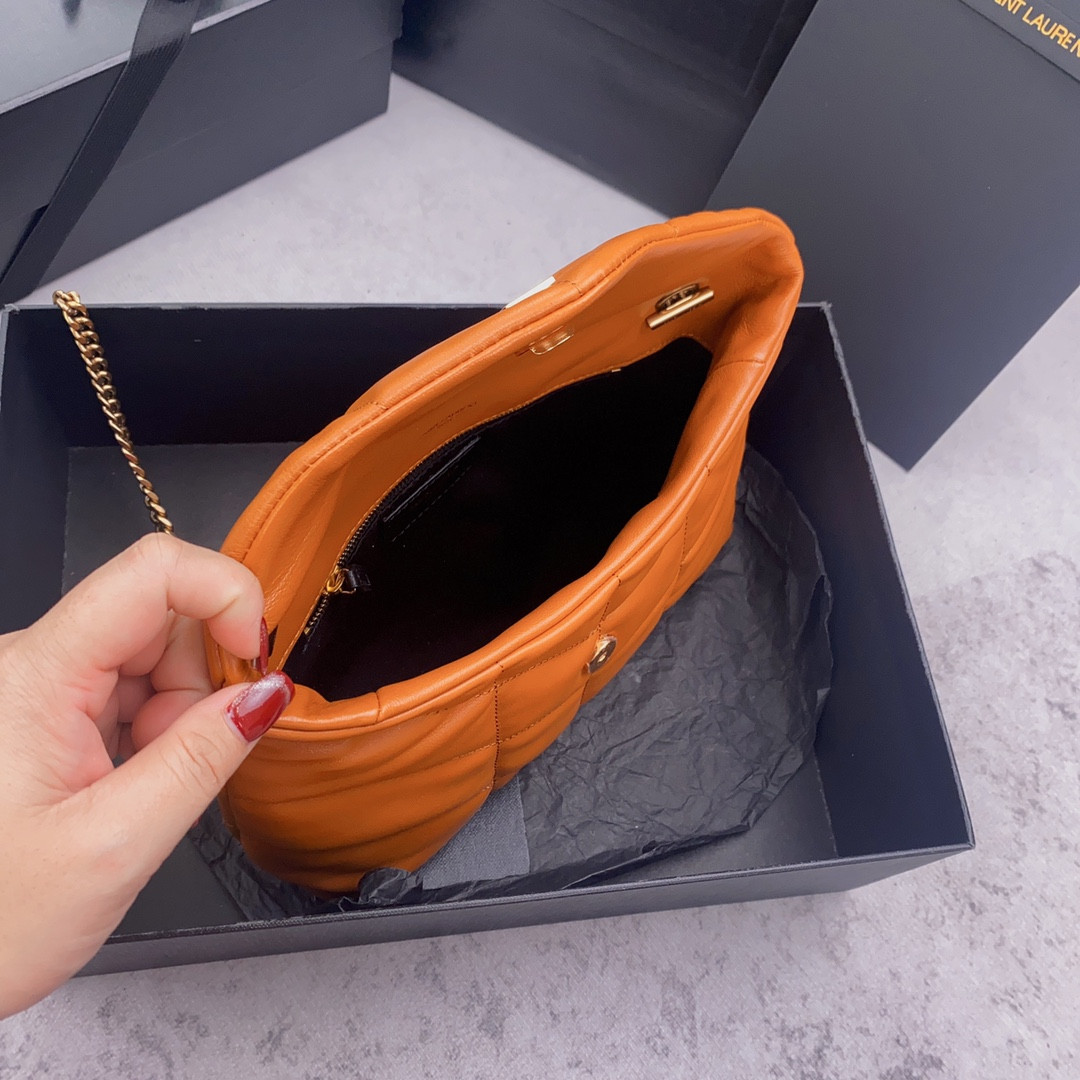 Y51 PUFFER IN LEATHER ORANGE 23 X 15.5 X 5.8 CM