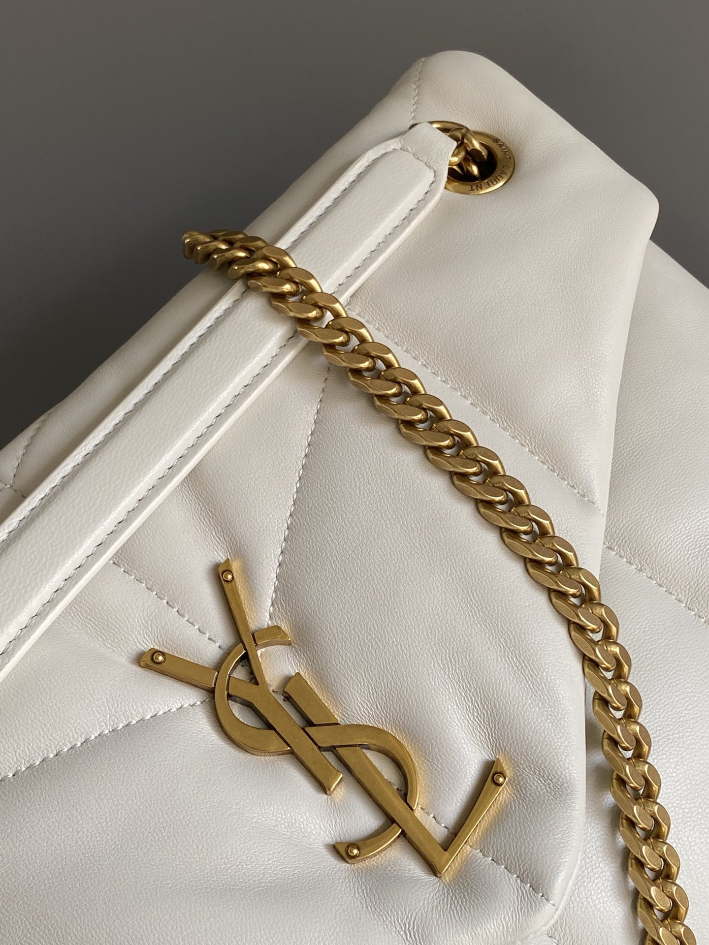 Y51 PUFFER MEDIUM IN NAPPA LEATHER WHITE 13.7 X 9 X 5.3 INCHES