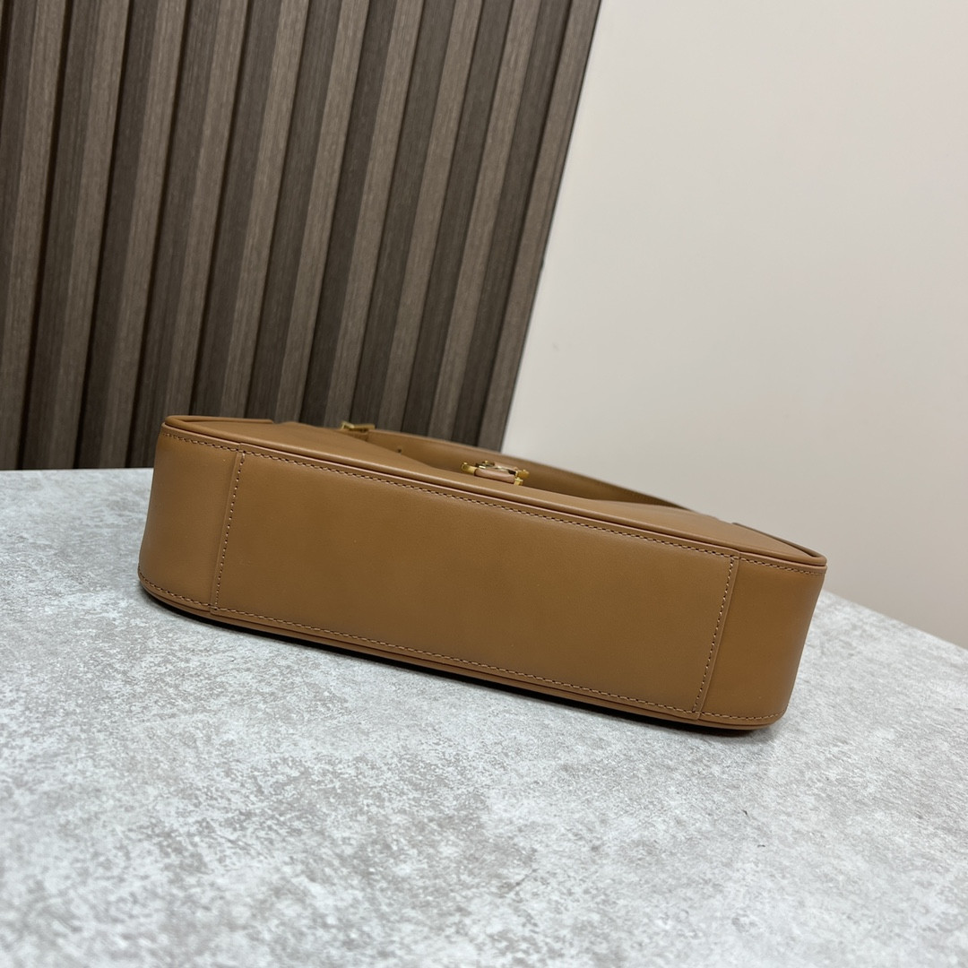 Y51 LE 5 À 7 IN SMOOTH LEATHER COFFEE 9 X 6.3 X 2.5 INCHES
