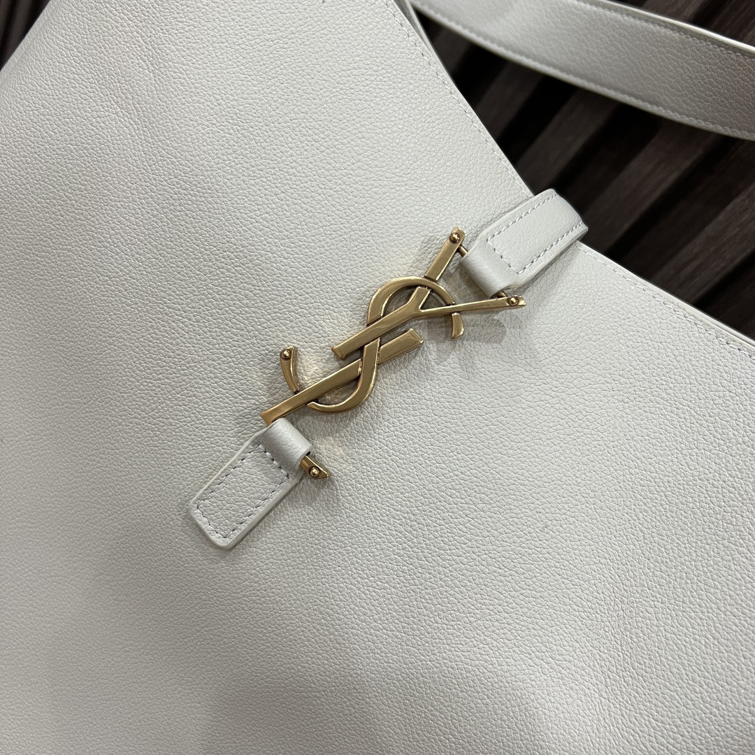 Y51 LE 5 À 7 S*pPLE LARGE IN SMOOTH LEATHER BLANC VINTAGE 11.8" X 11" X 4.3"