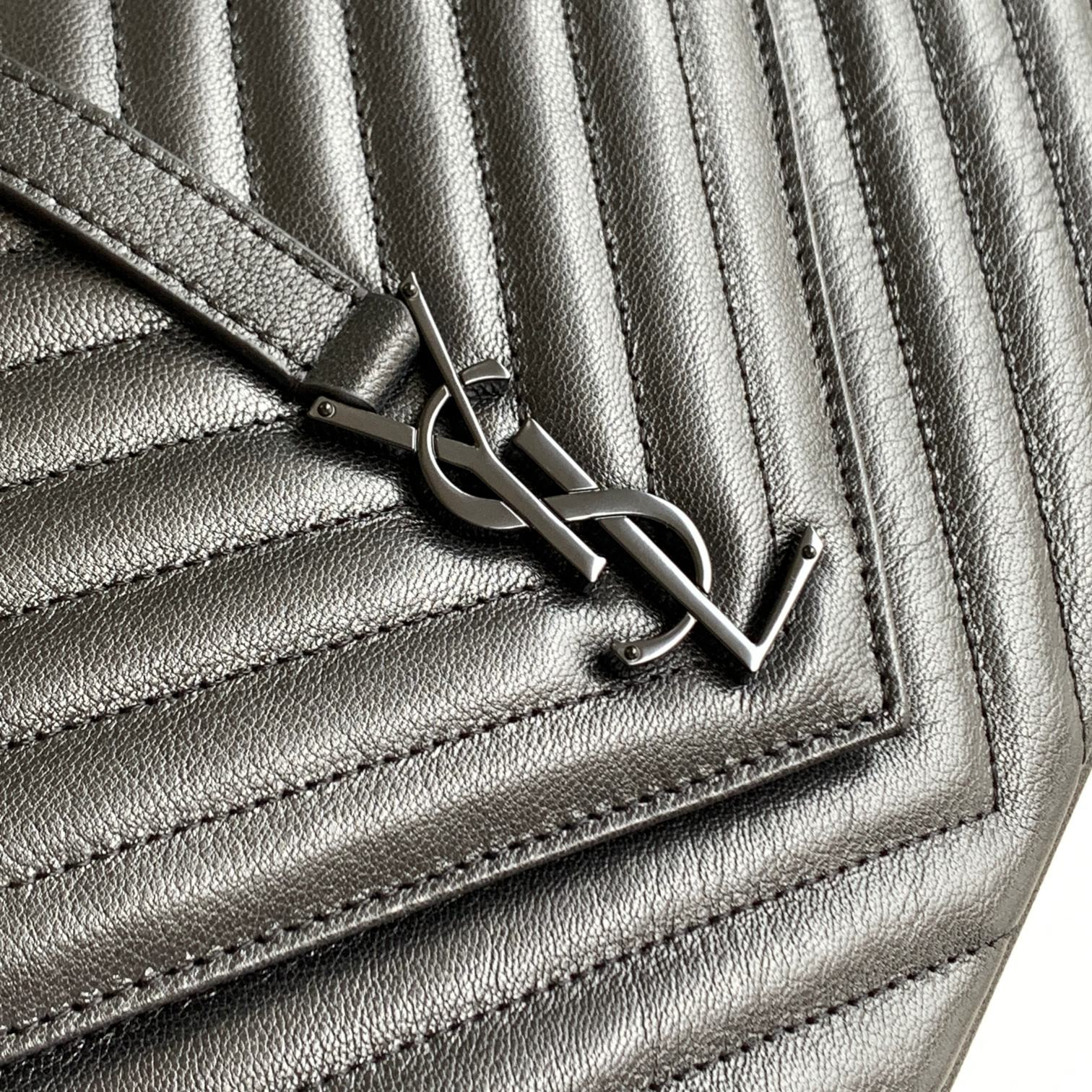 Y51 COLLEGE MEDIUM IN QUILTED LEATHER ALL BLACK 9.4 X 6.6 X 2.5 INCHES