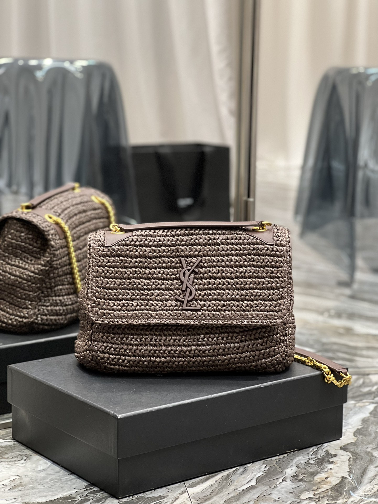 Y51 NIKI MEDIUM CHAIN BAG IN RAFFIA AND LEATHER COFFEE 11 X 7.8 X 3.3 INCHES