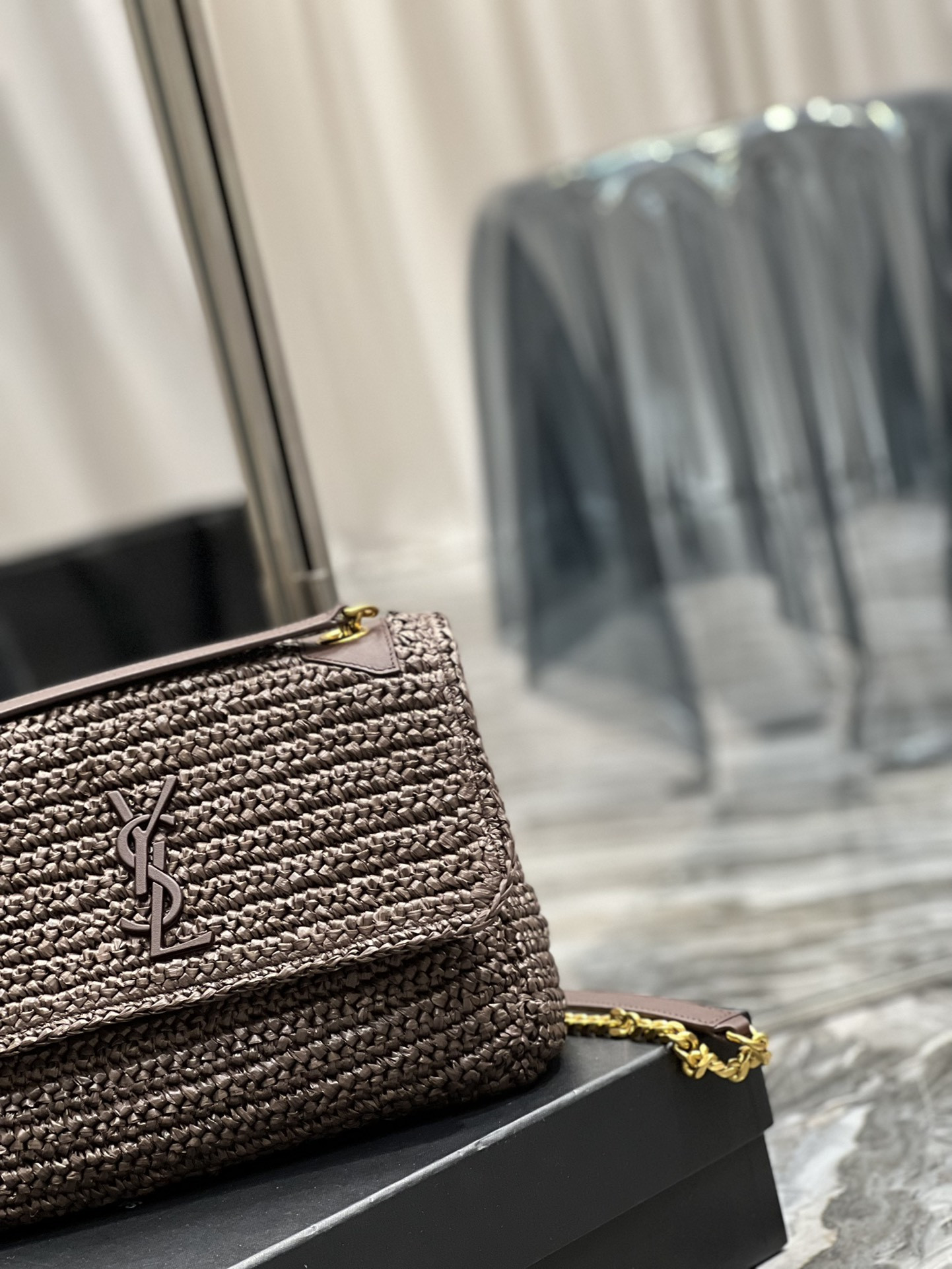 Y51 NIKI MEDIUM CHAIN BAG IN RAFFIA AND LEATHER COFFEE 11 X 7.8 X 3.3 INCHES