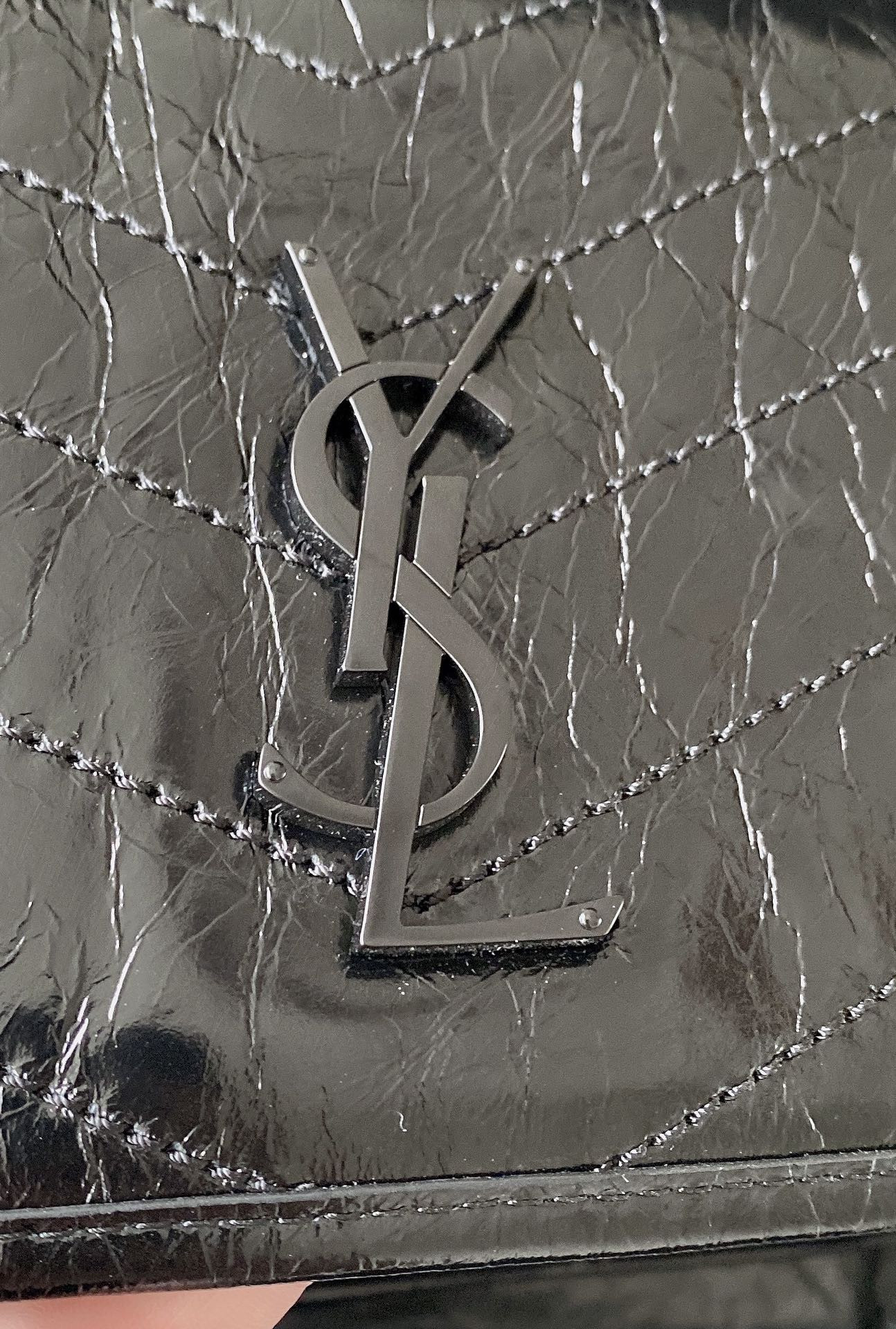 Y51 NIKI MEDIUM IN VINTAGE LEATHER ALL BLACK 11 X 7.8 X 3.3 INCHES