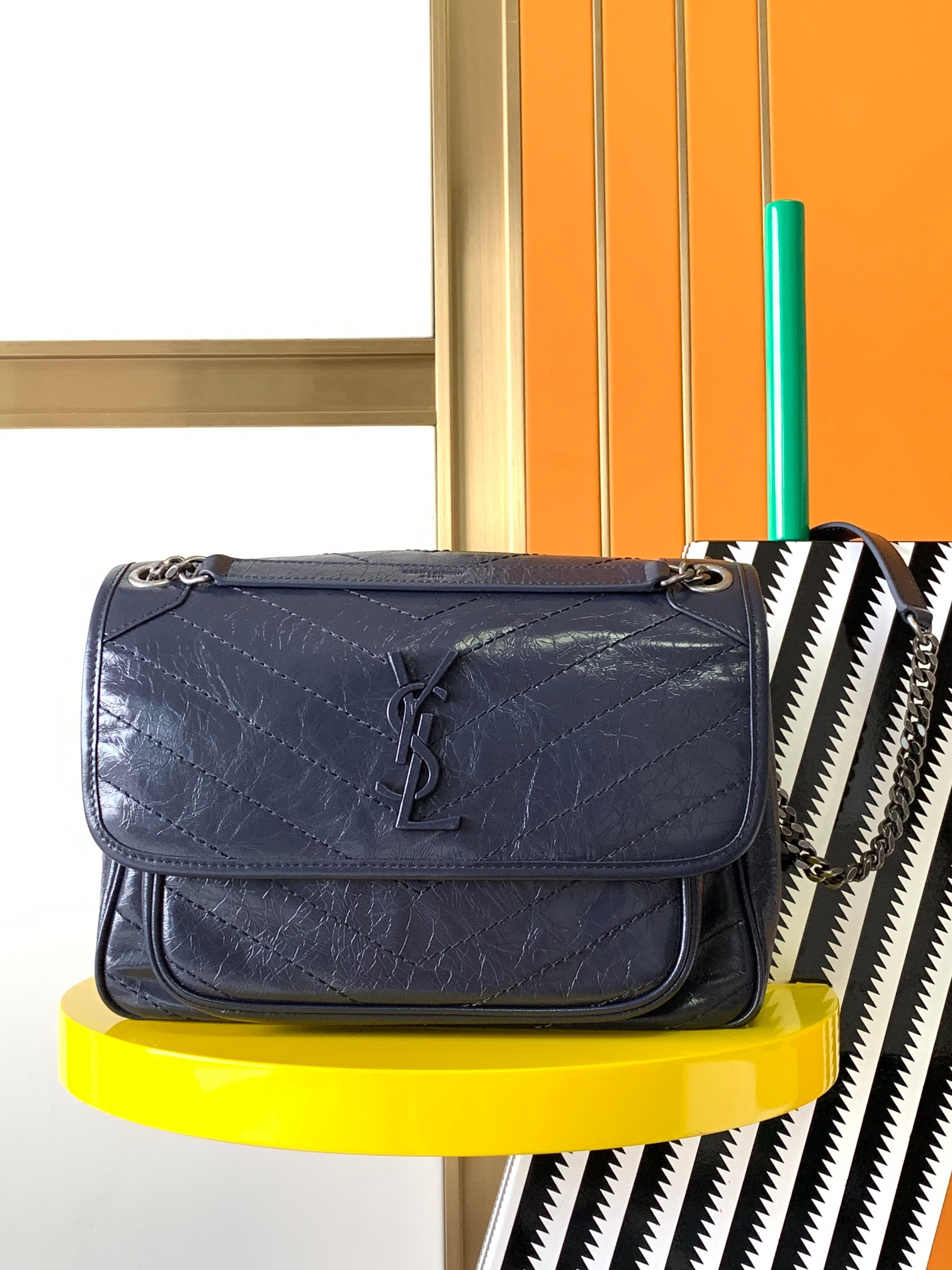 Y51 NIKI MEDIUM IN VINTAGE LEATHER navy 11 X 7.8 X 3.3 INCHES