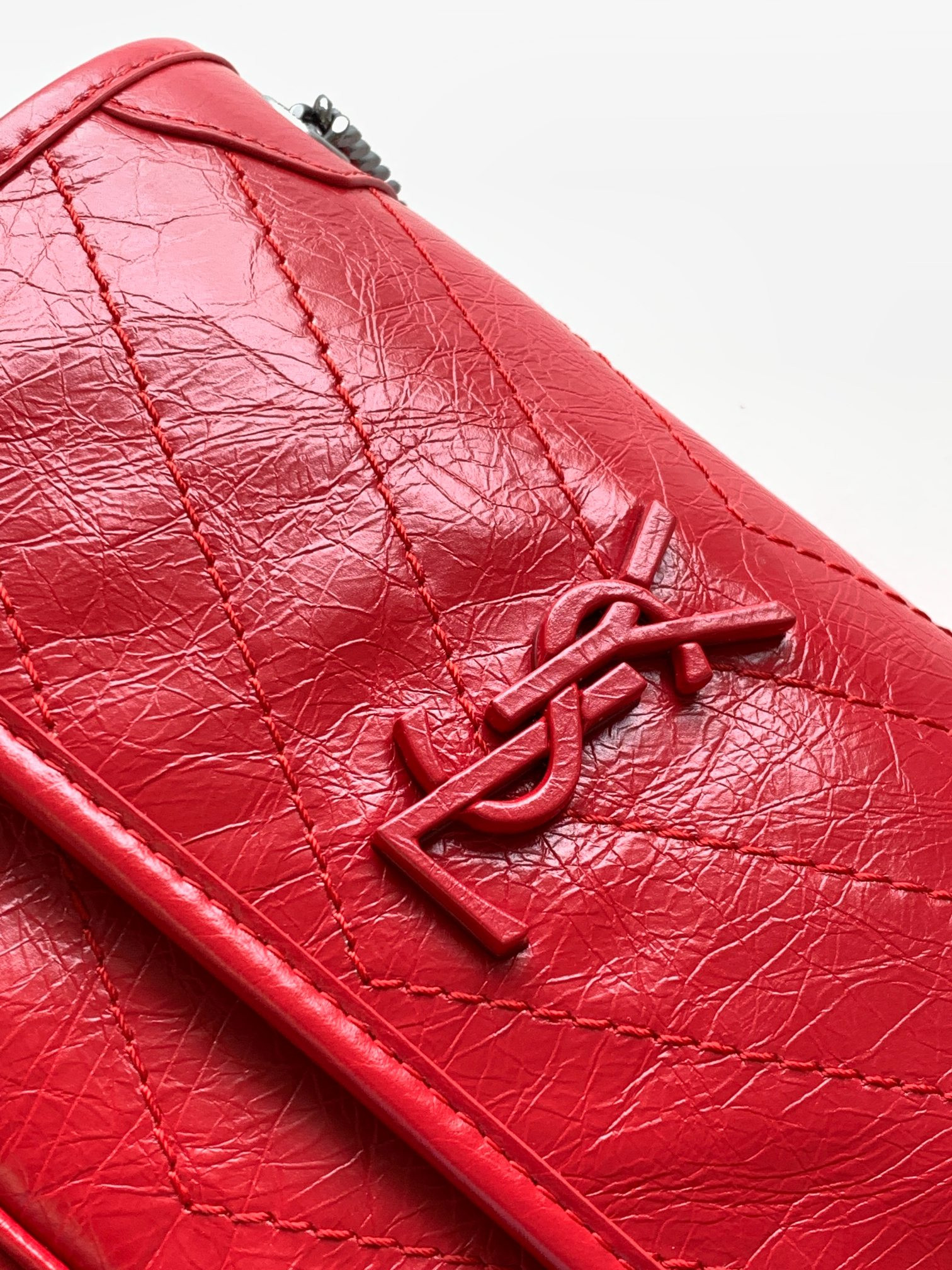 Y51 NIKI BABY IN VINTAGE LEATHER RED 8.2 X 6 X 2.9 INCHES