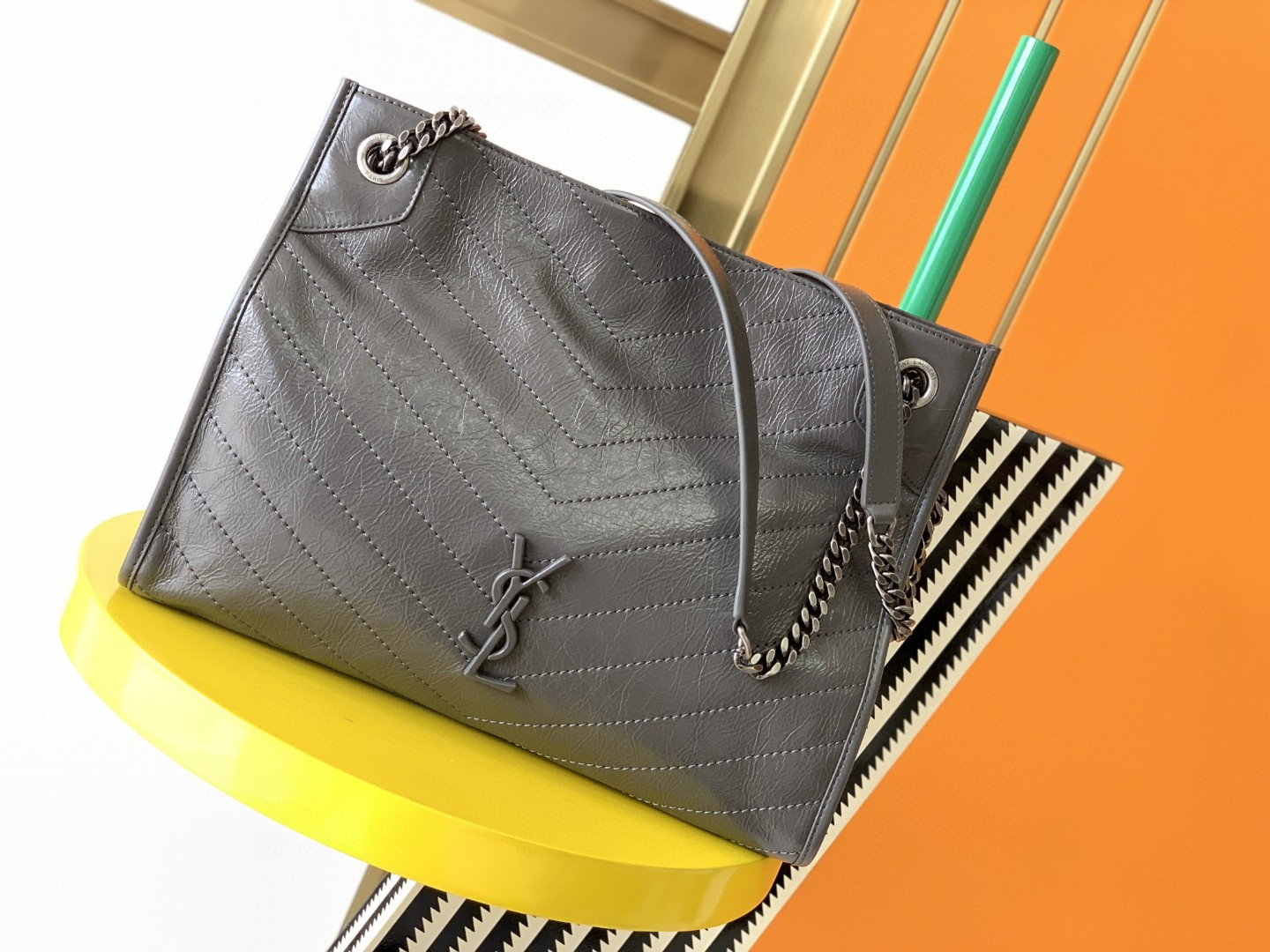 Y51 NIKI SHOPPING IN VINTAGE LEATHER GRAY 12.9 X 10.6 X 4.5 INCHES