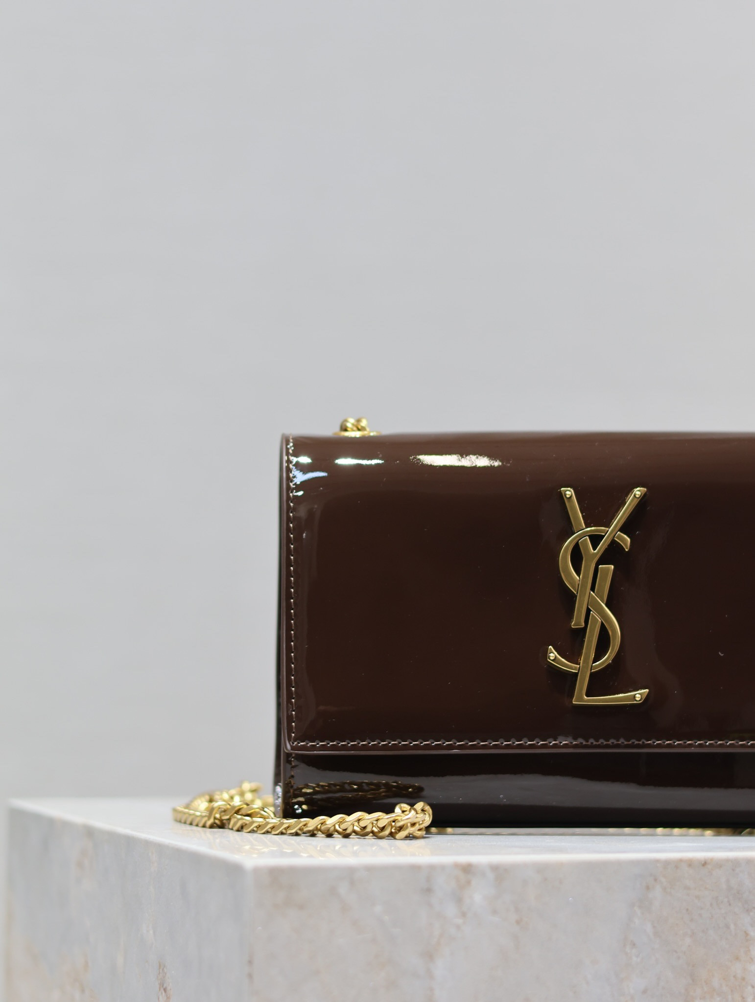 Y51 KATE SMALL IN SHINY LEATHER COFFEE 7.8 X 4.9 X 1.9 INCHES