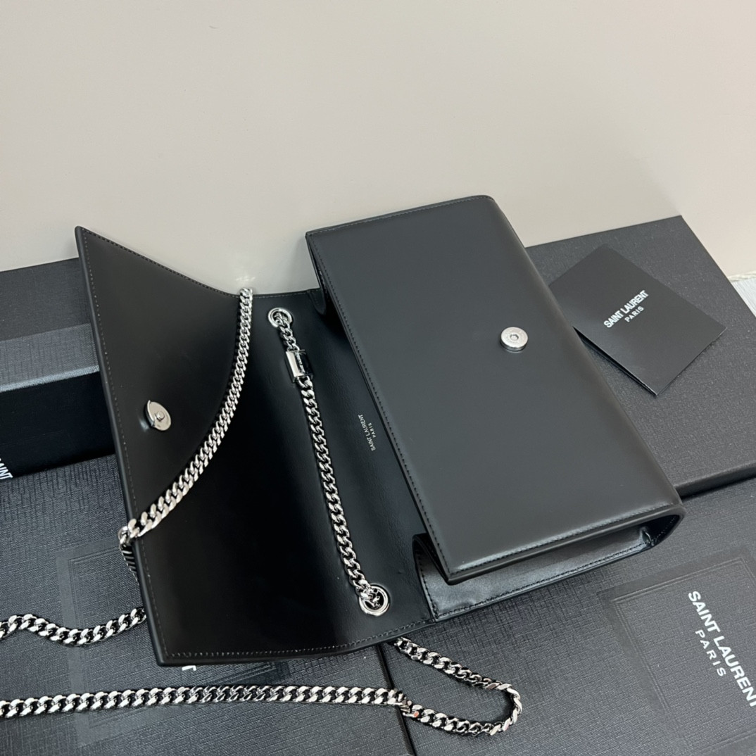 Y51 KATE MEDIUM IN SMOOTH LEATHER BLACK SILVER 9.4 X 5.7 X 2.1 INCHES