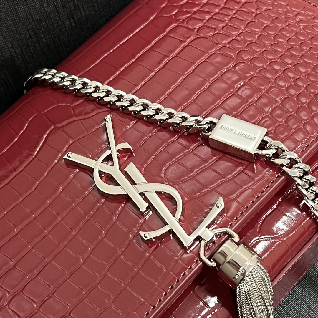 Y51 KATE MEDIUM TASSEL IN CROCODILE-EMBOSSED LEATHER RED 9.4 X 5.7 X 2.1 INCHES
