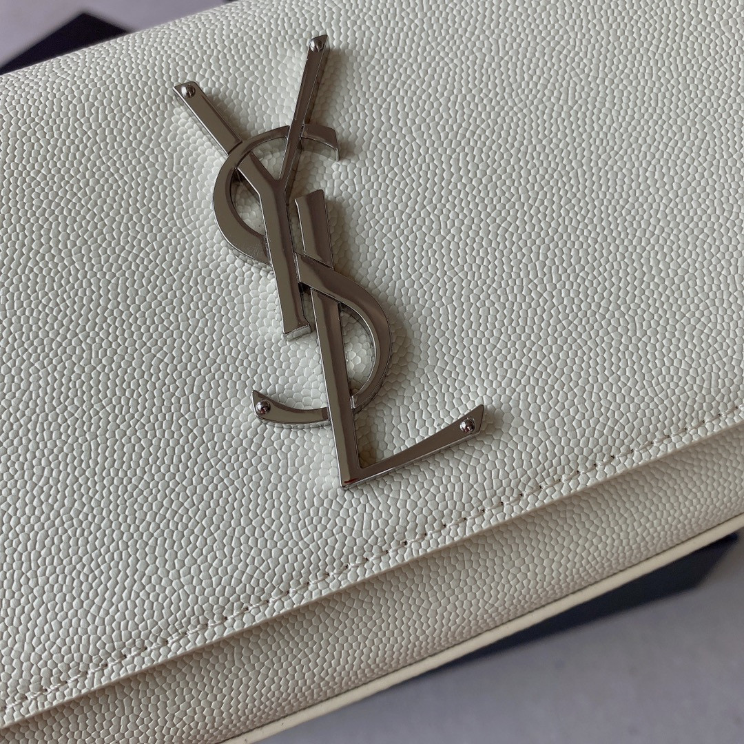 Y51 KATE SMALL IN GRAIN DE POUDRE EMBOSSED LEATHER WHITE SILVER 7.8 X 4.9 X 1.9 INCHES