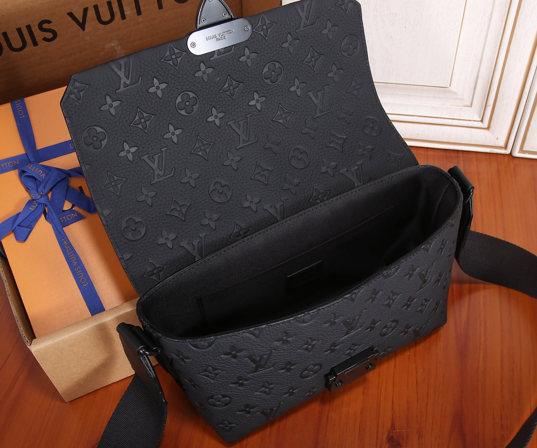 LV S-Cape Messenger M23741 28x16x10cm