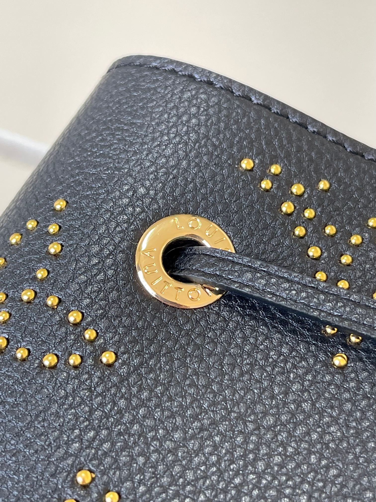 LV M46734 Néonoé BB 7.9 x 7.9 x 5.1 inches