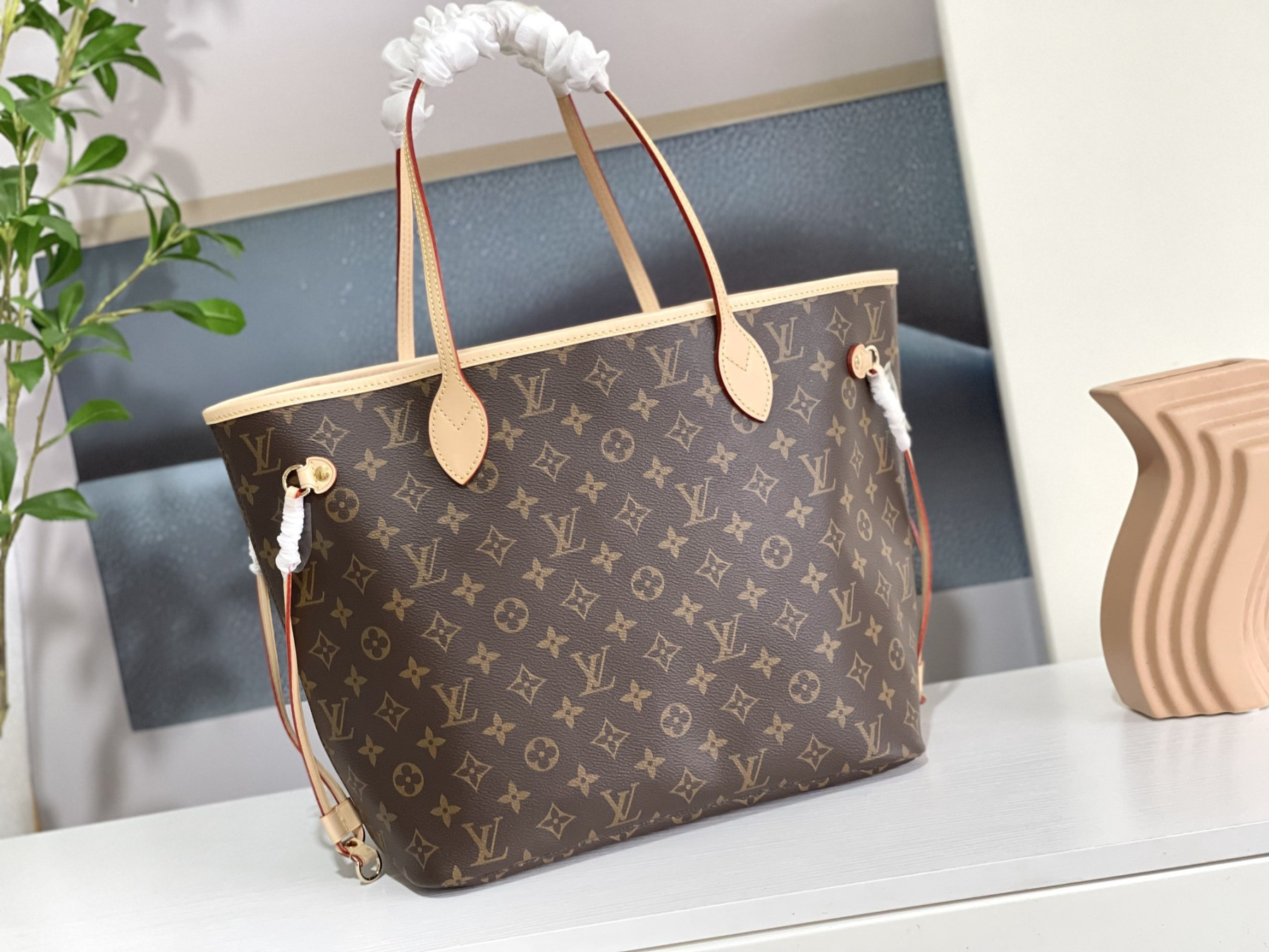 L0vis Vvtt0n M41178  Neverfull MM 12.6 x 11.4 x 6.7 inches Without Box