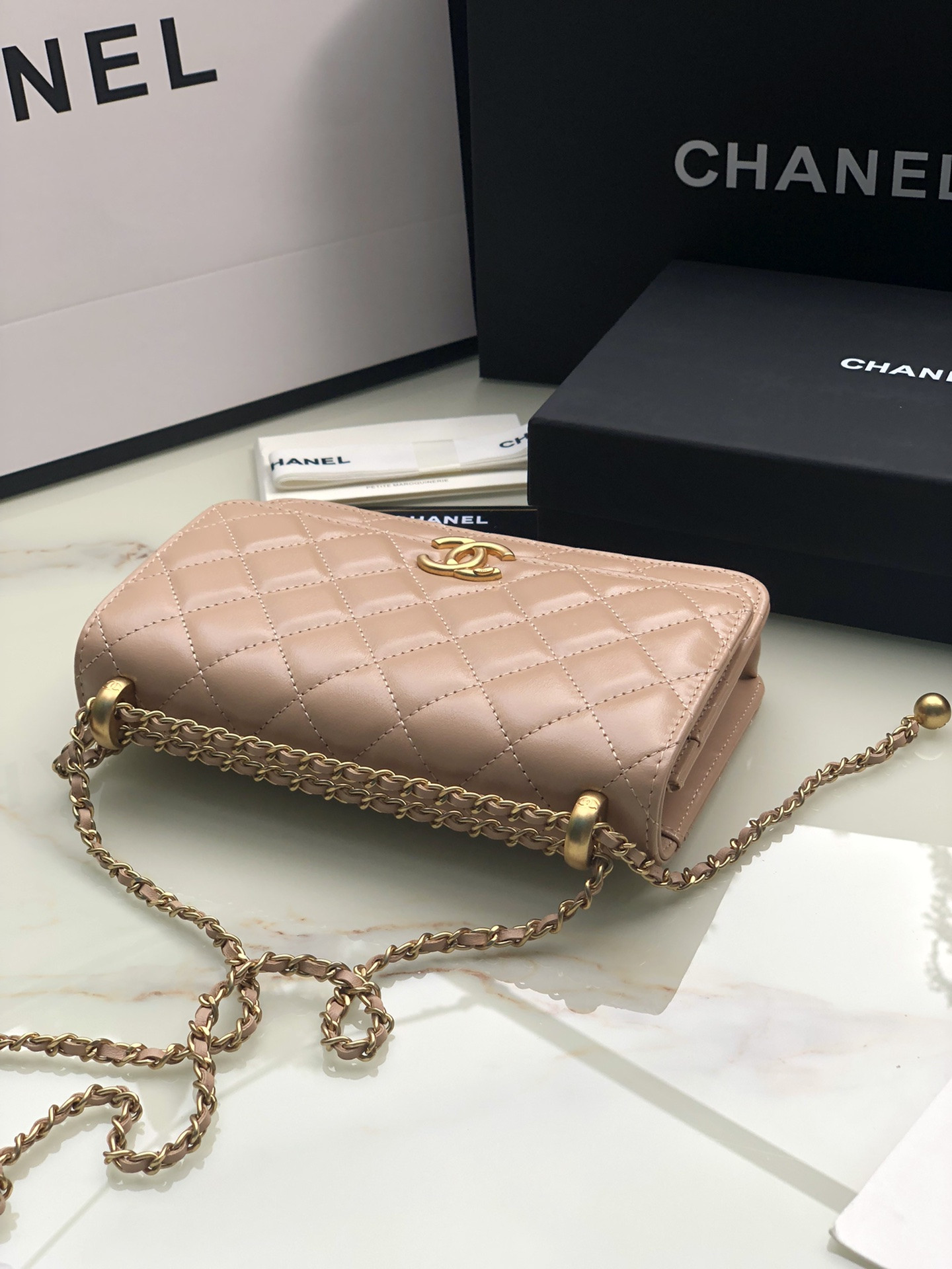 Ch**el CLASSIC WALLET ON CHAIN Pink 4.8 × 7.5 × 1.4 in