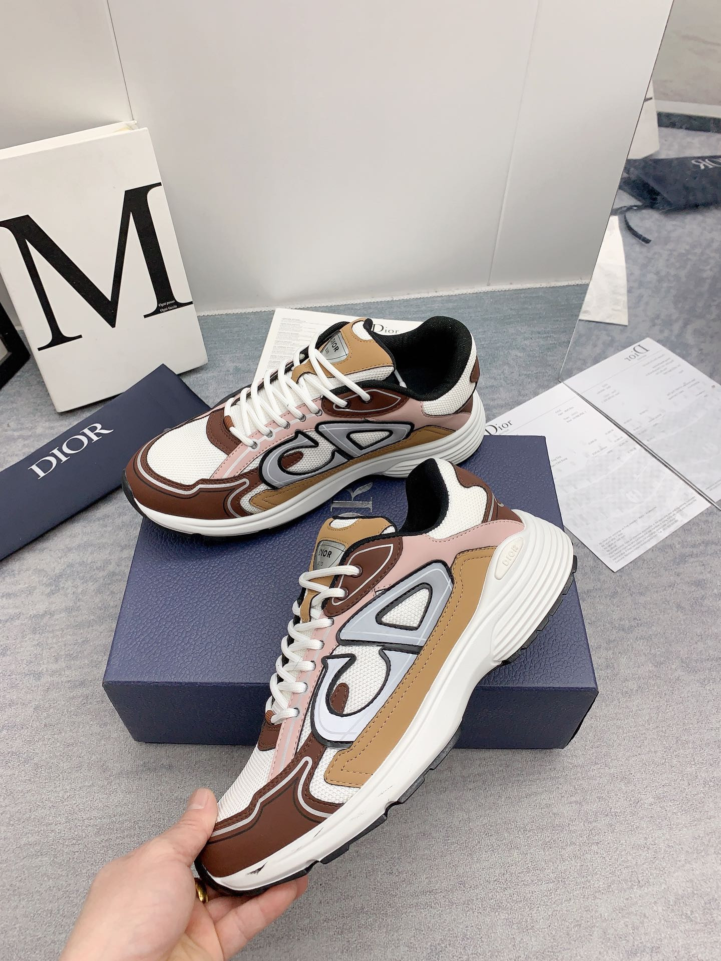 UA D10r B30 White Brown Beige