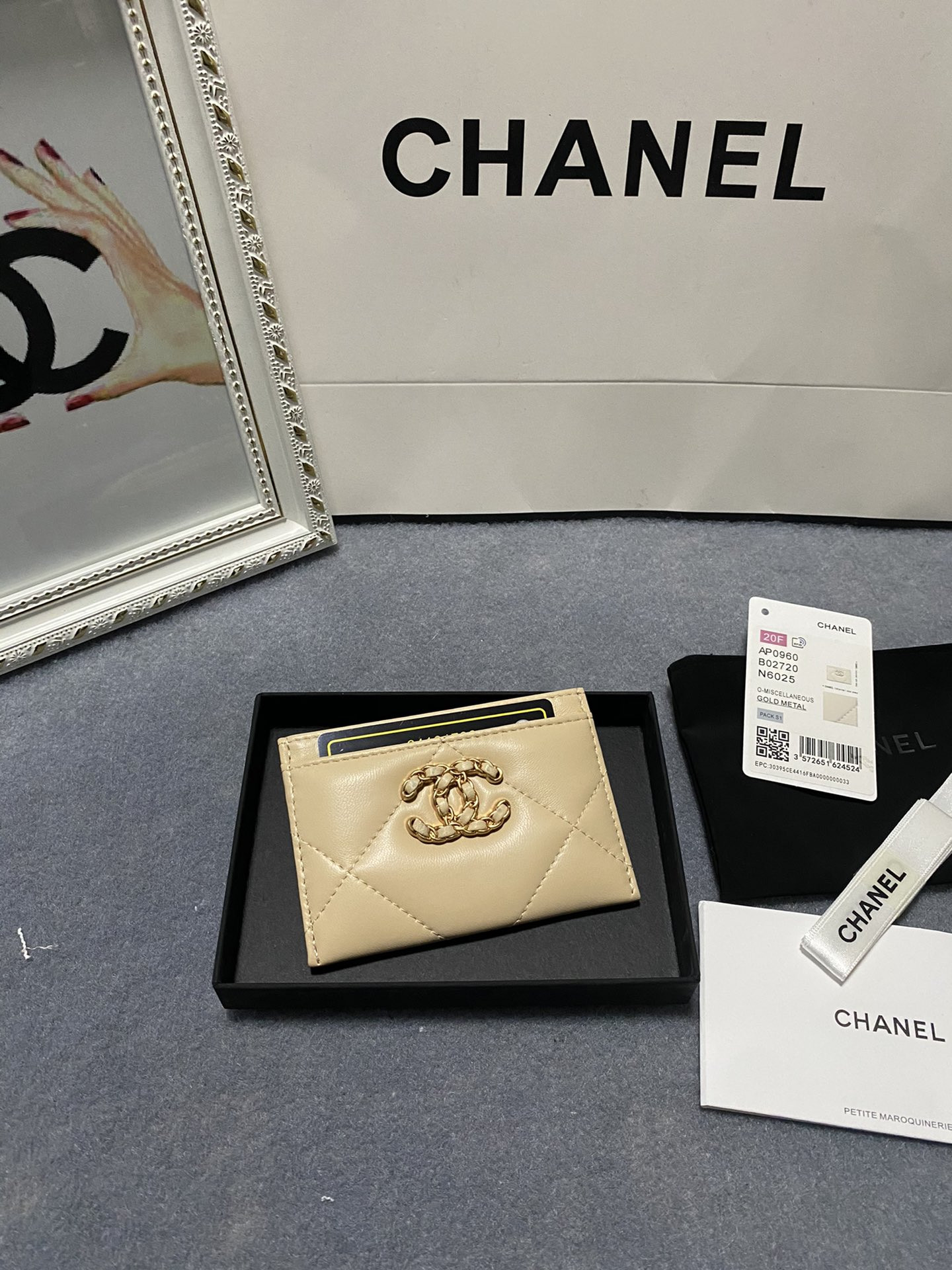 Ch**el CARD HOLDER 11.2×7.5×0.5cm