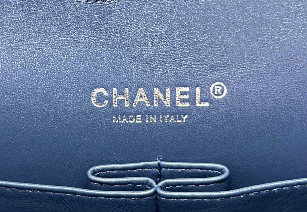 Ch**el CLASSIC 11.12 HANDBAG Tweed & Silver-Tone Metal  6 × 9.9 × 2.5 in