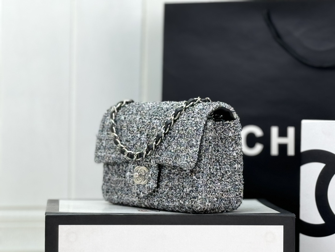 Ch**el MINI CLASSIC 11.12 HANDBAG Tweed & Silver-Tone Metal 4.7 × 7.8 × 2.3 in