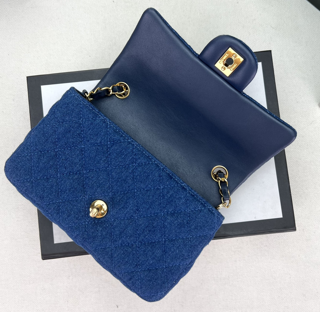 Ch**el MINI CLASSIC 11.12 HANDBAG Tweed & Gold-Tone Metal 4.7 × 7.8 × 2.3 in