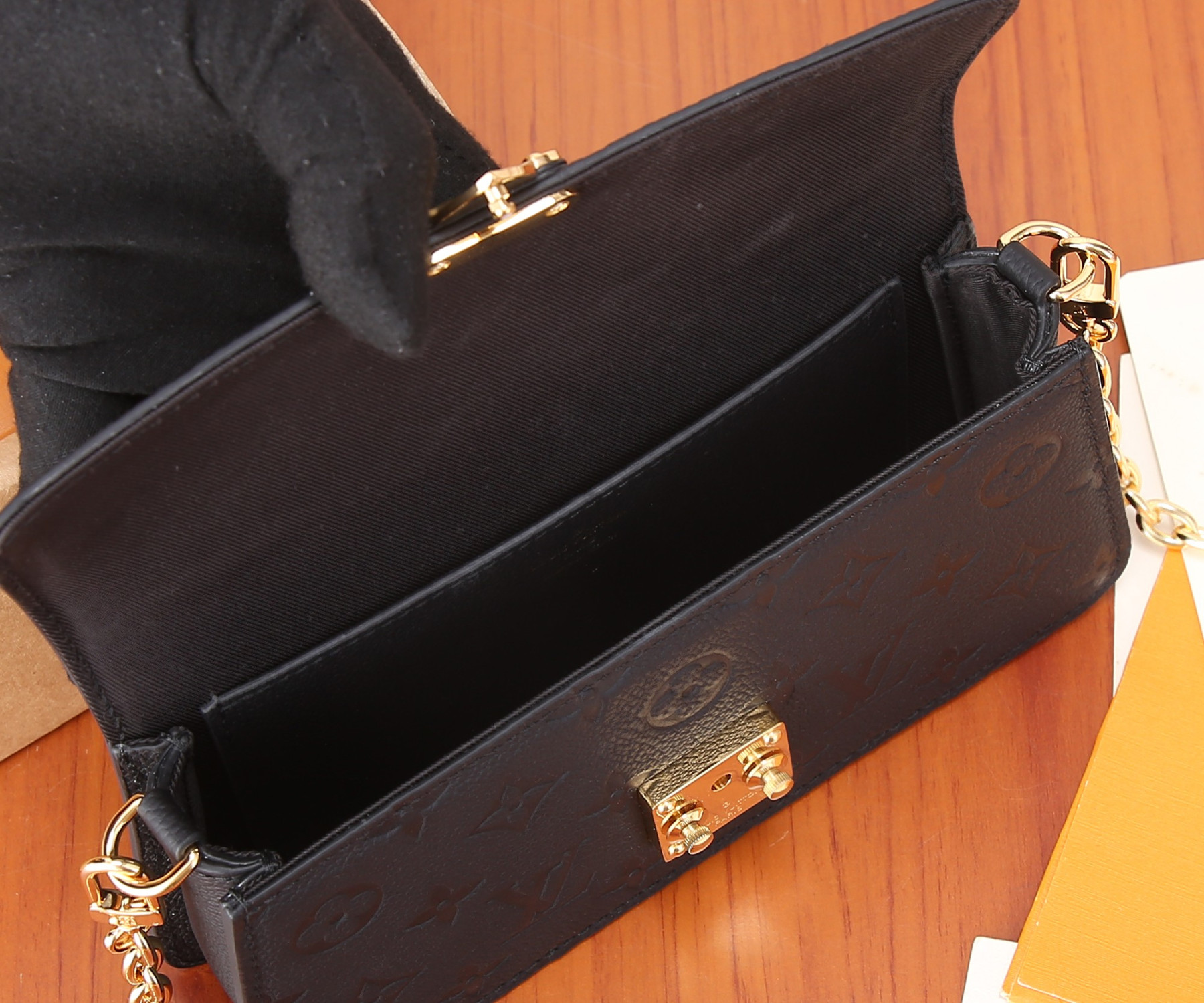 LV Wallet On Chain Métis   M82637 7.5 x 4.3 x 2.2 inches