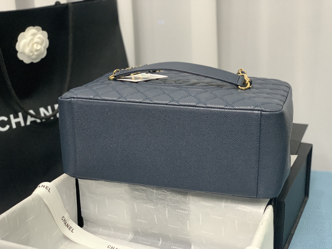 Ch**el GST CAVIAR LEATHER HARDWARE 24X33X13CM