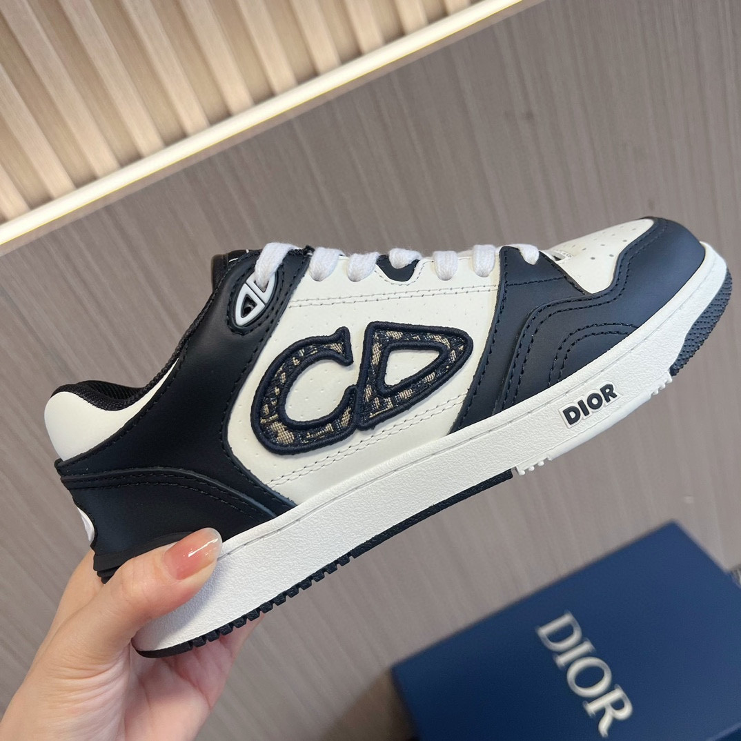 UA D10r B57 Low-Top Sneaker Black and White