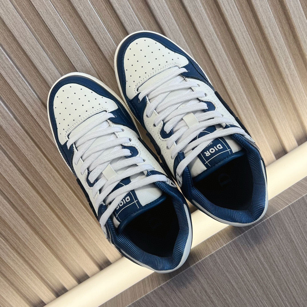 UA D10r B57 Low-Top Sneaker Navy Blue and White