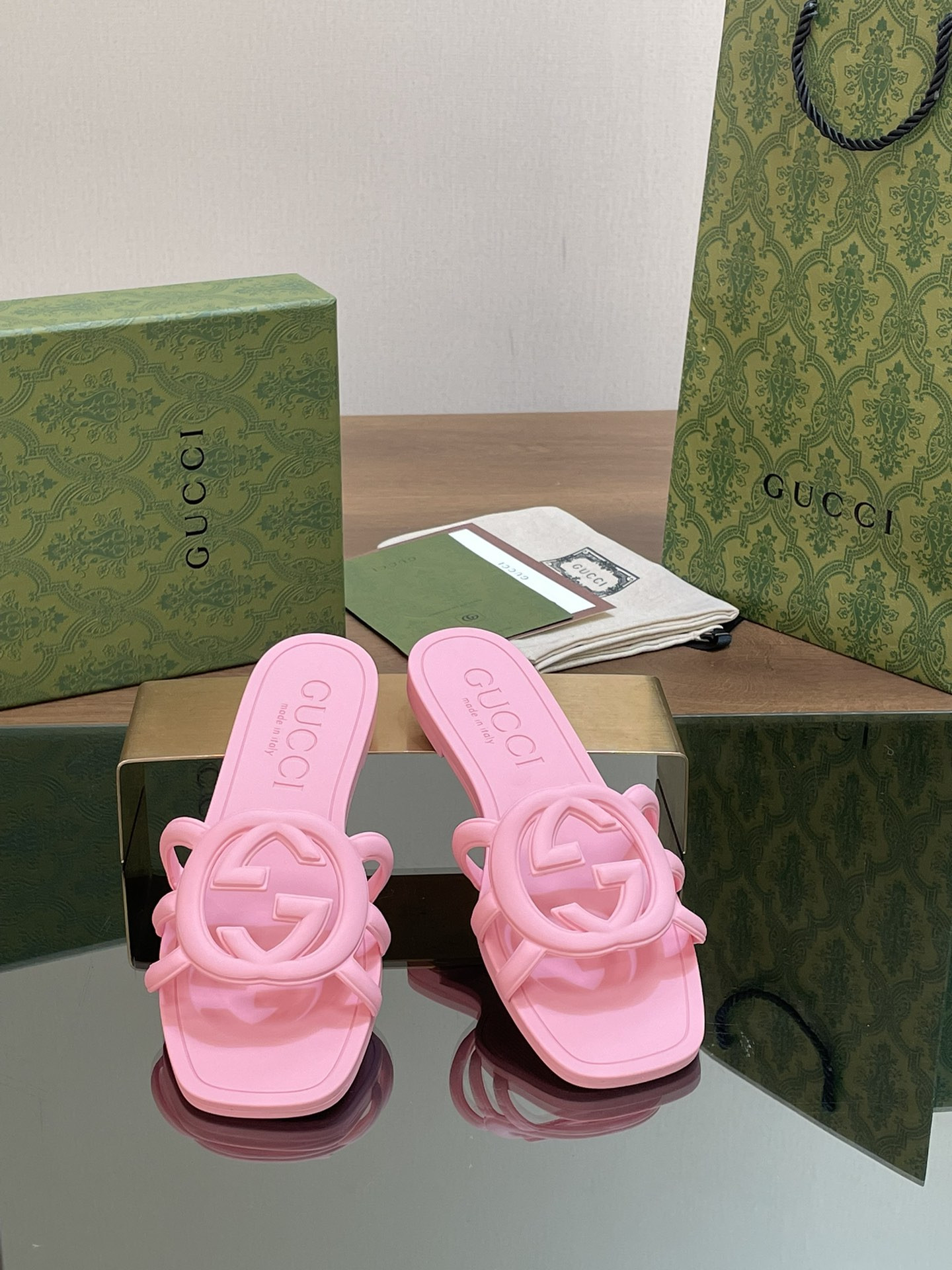 UA Gvc*1 INTERLOCKING G SLIDE SANDAL Pink