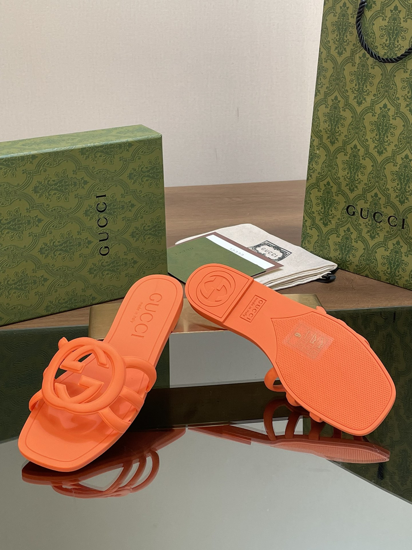 UA Gvc*1 INTERLOCKING G SLIDE SANDAL Orange