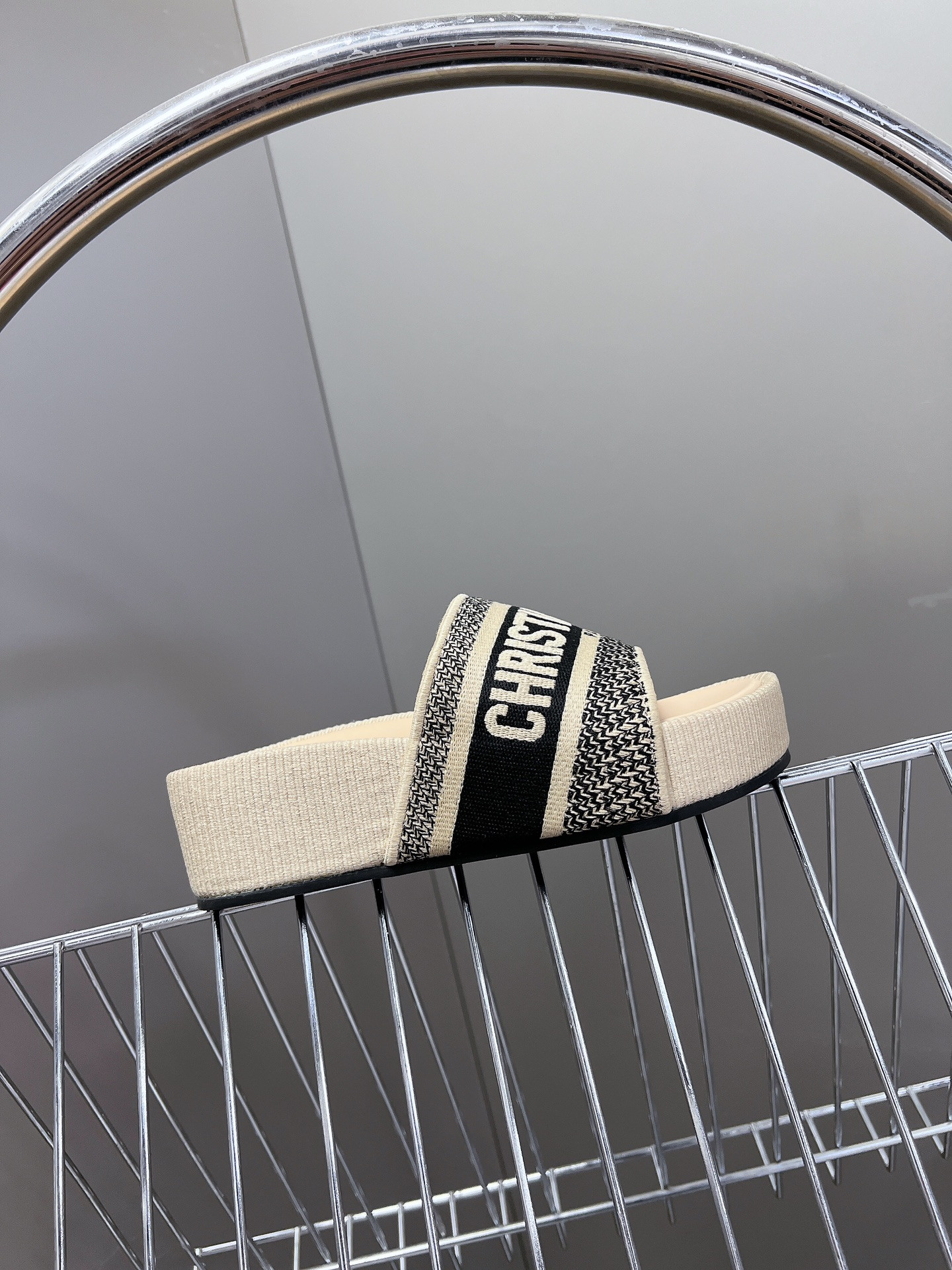 UA D10r Platform Sandals