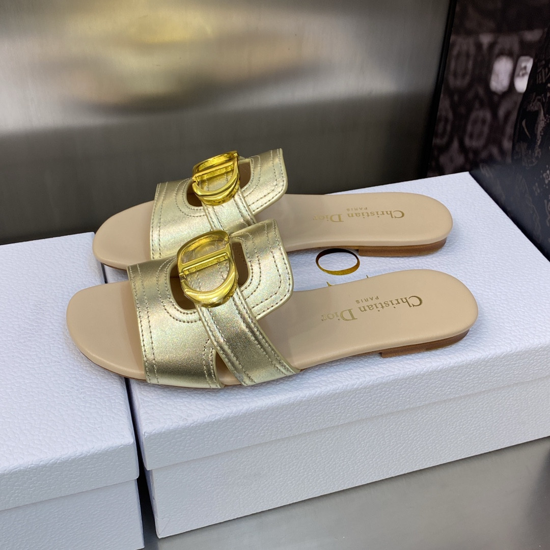 UA D10r 30 Montaigne Slide