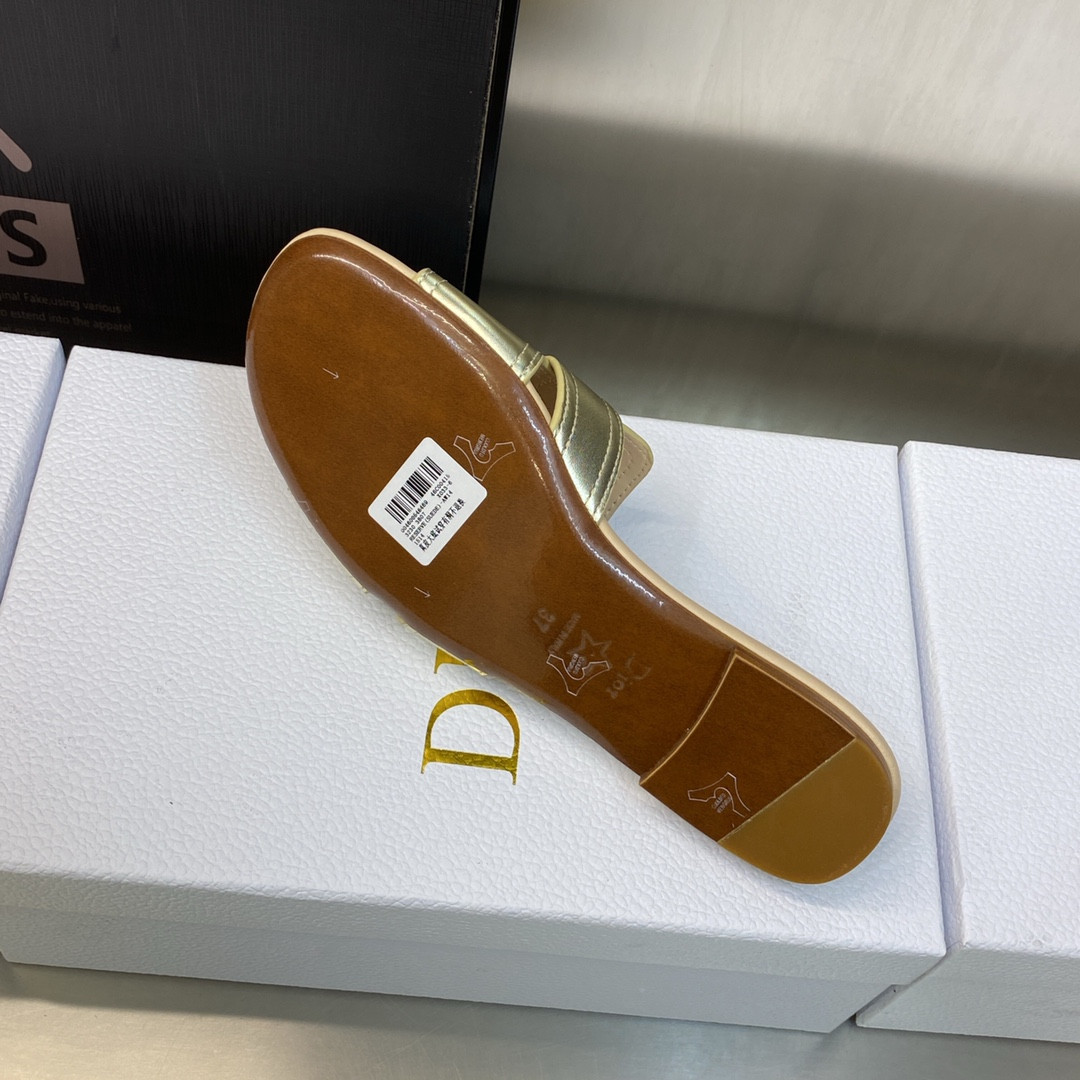 UA D10r 30 Montaigne Slide