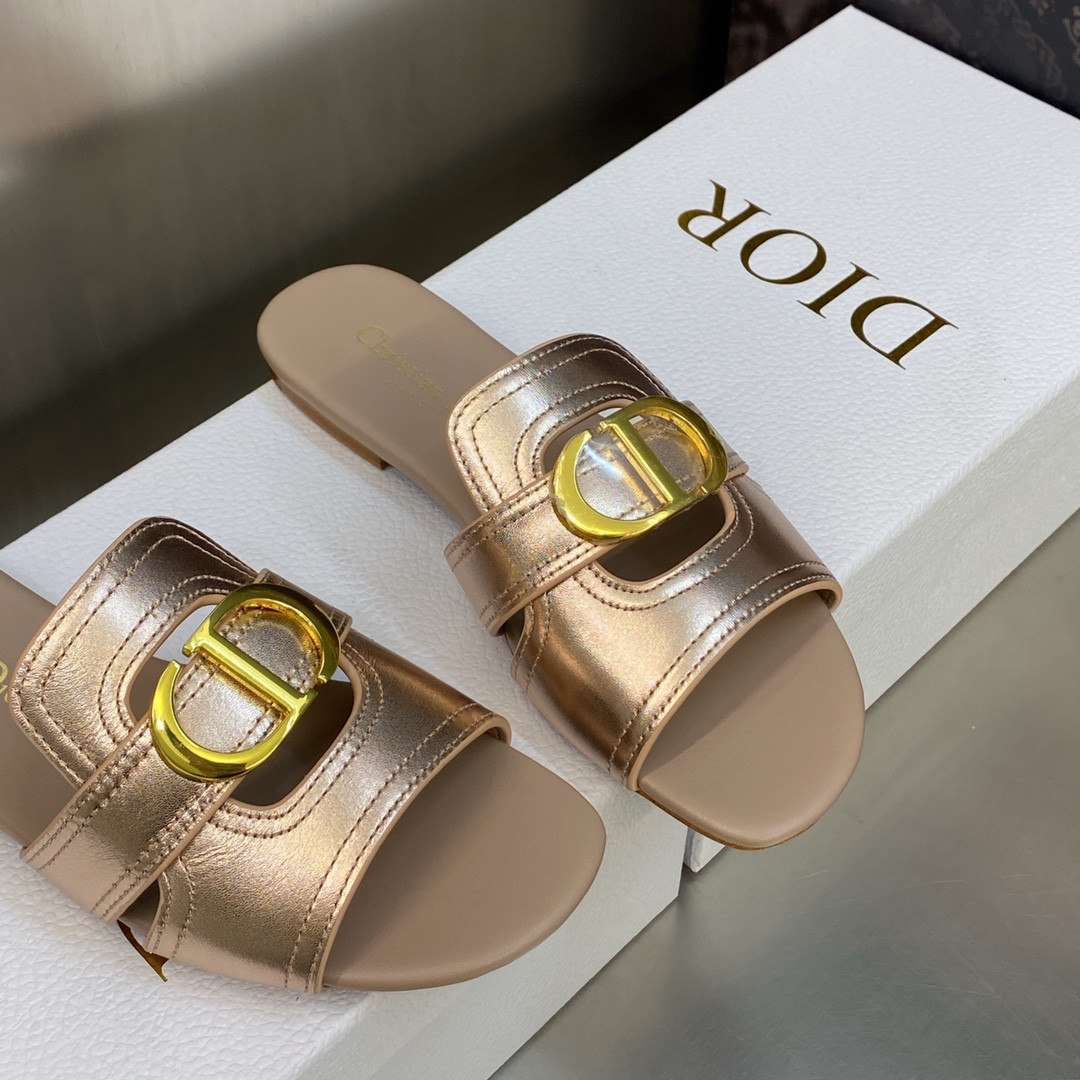 UA D10r 30 Montaigne Slide