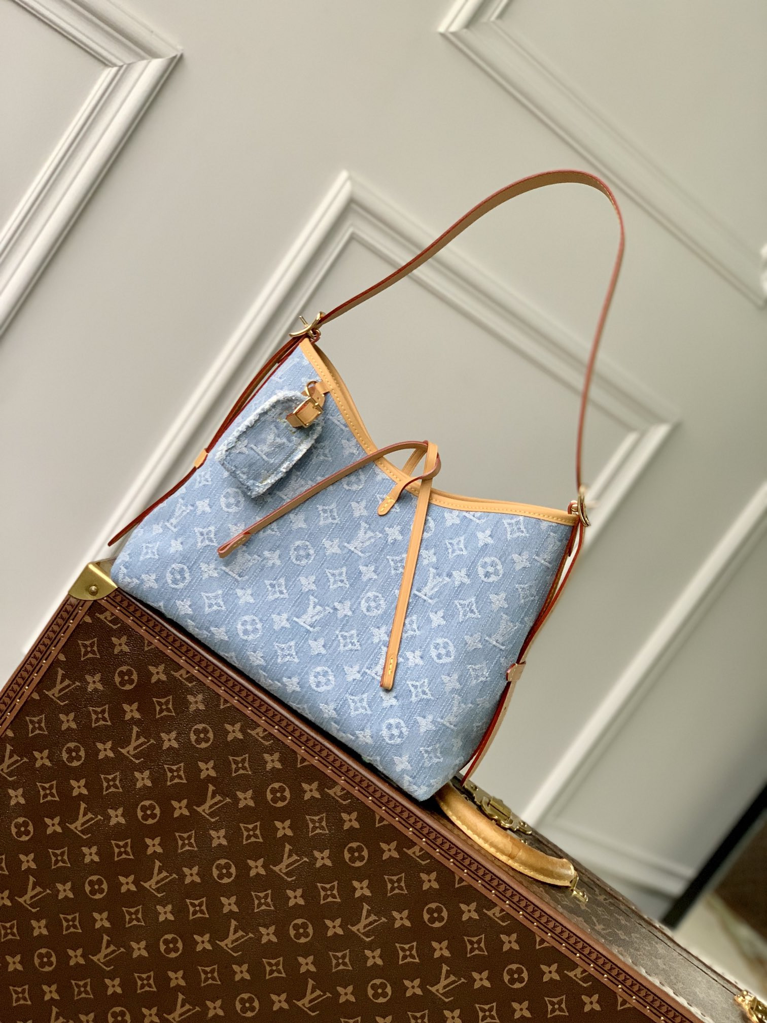 LV CarryAll PM M11462  11.4 x 9.4 x 4.7 in