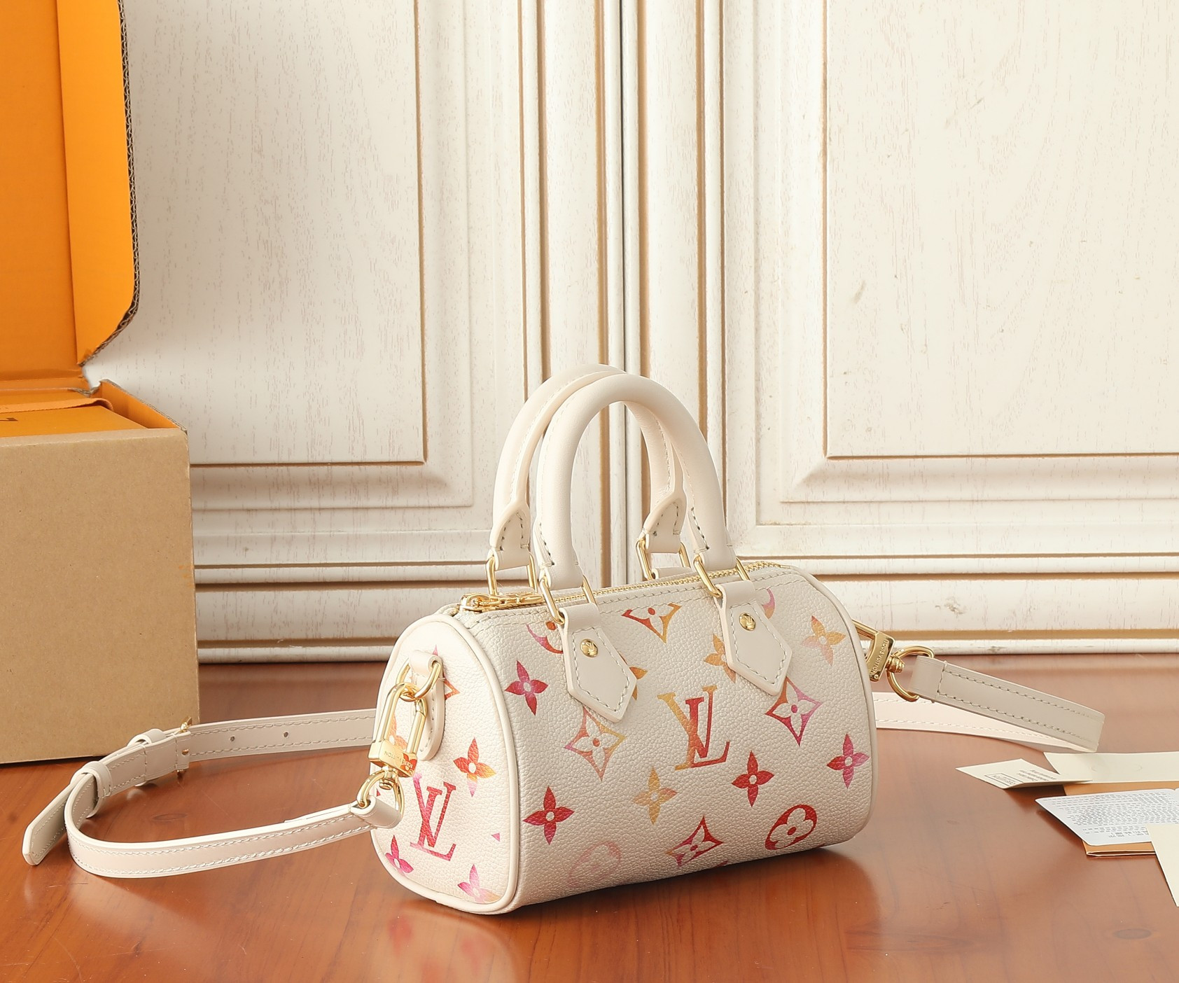 LV Nano Speedy M83452 6.3 x 3.9 x 3 in