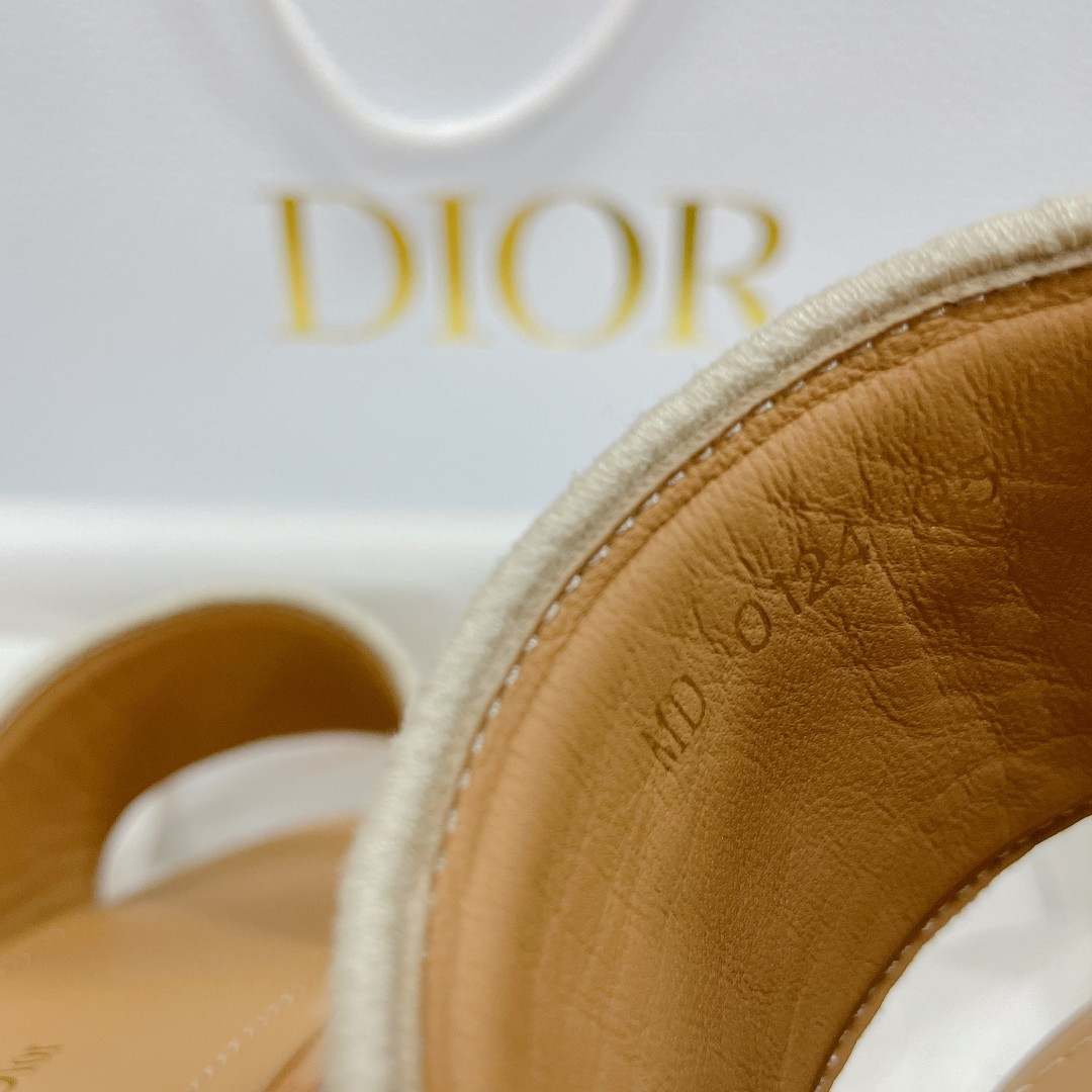 UA D10riviera Dway Platform Slide White Embroidered Cotton