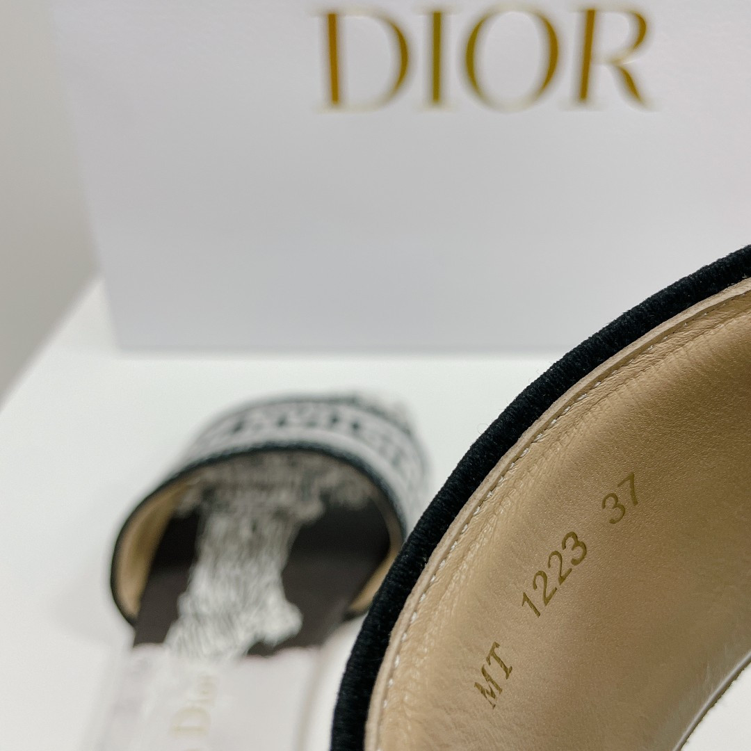UA D10r Dway Slide