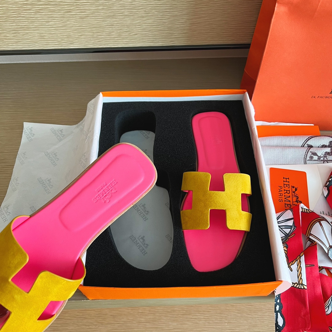 UA H**me5 Oran sandal