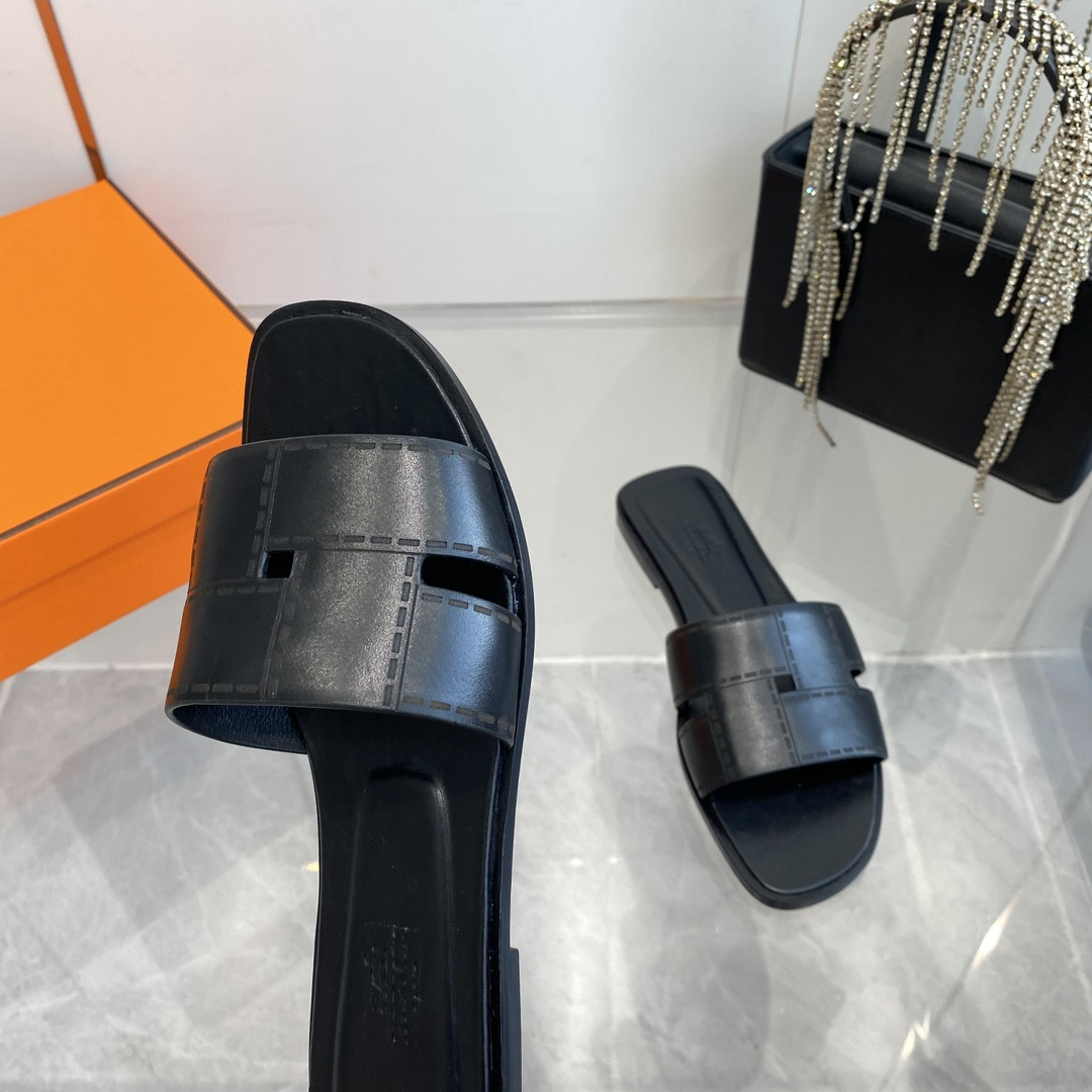 UA H**me5 Idioma sandal