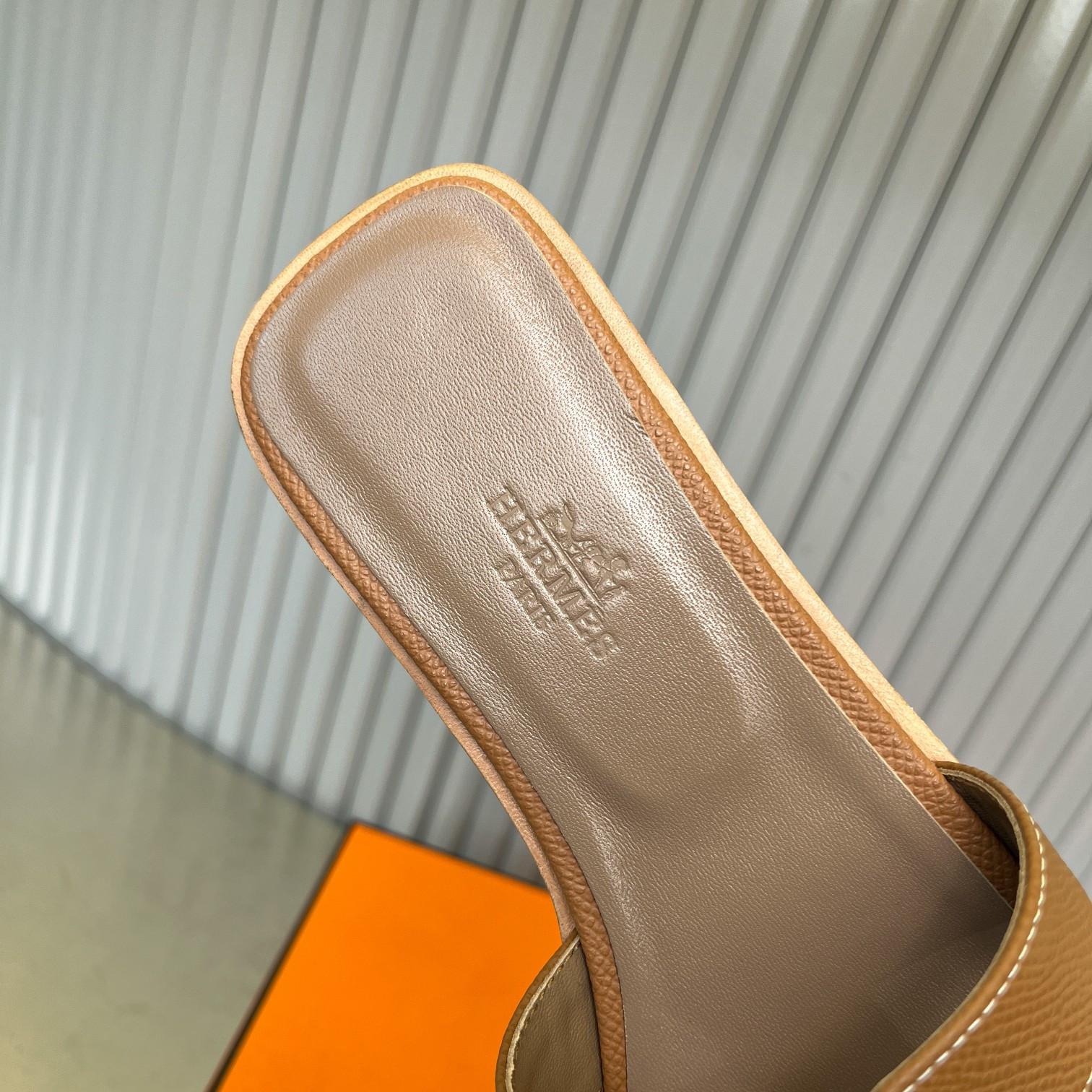 UA H**me5 Oran sandal